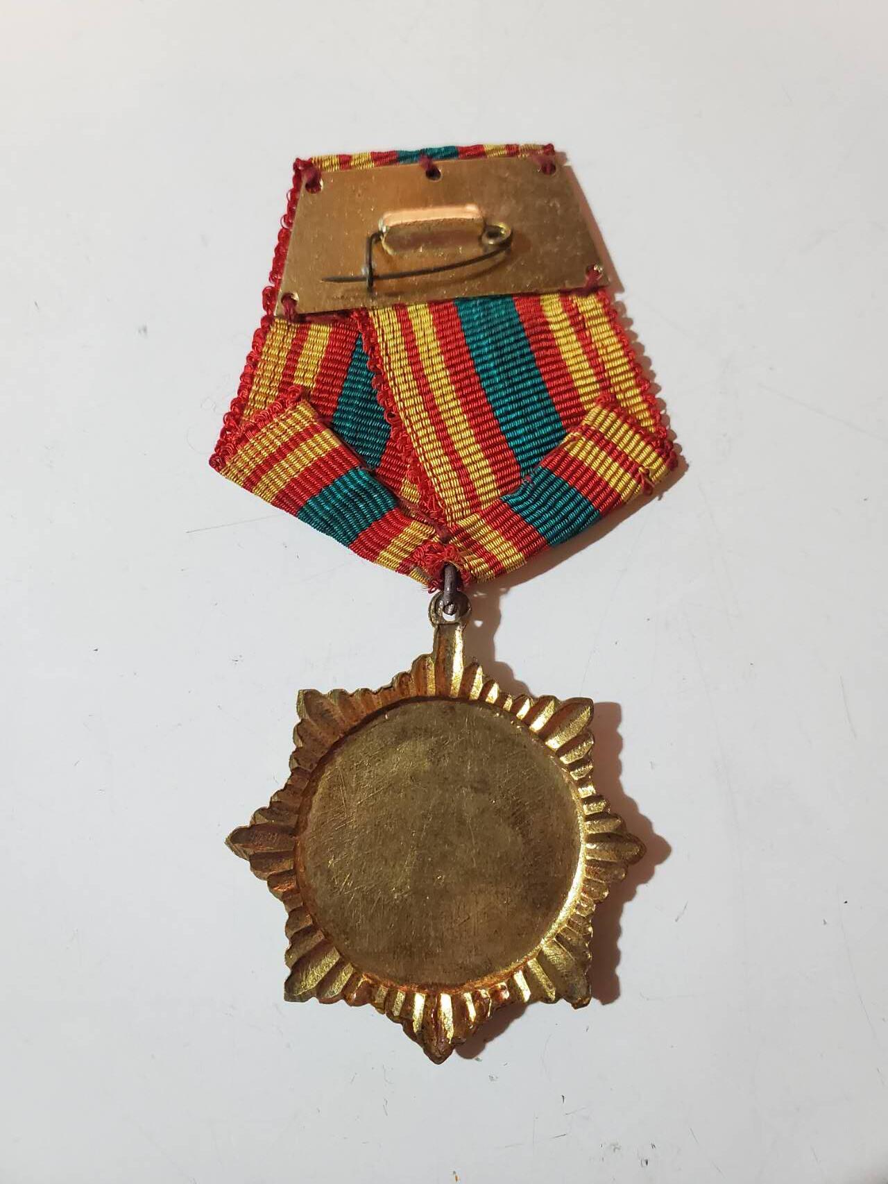 韵星假日军品类拍卖第三十九期暨默多克中校夫妇专场 -- Rimey Holidays Militaria Auction 39 & The Modoks Collection  柬埔寨人民共和国友谊勋章 铜制作 1979-1989颁发 获得者多为越南和东欧集团 为波尔布特政权垮台后的国家