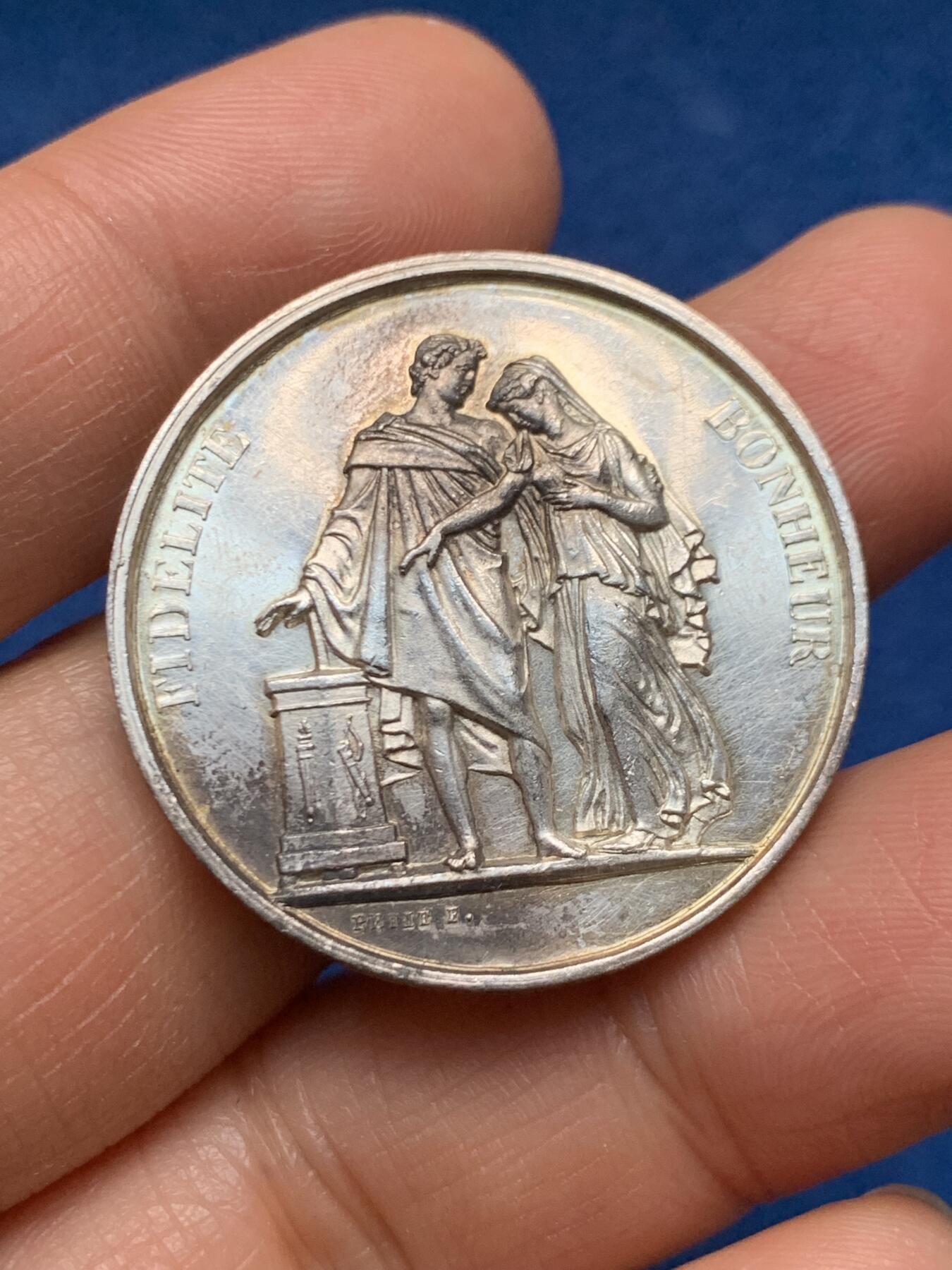 《竞宝斋》第463-465场 周日，周一，周二，3场连拍 （全场包邮）欢迎送拍 法国1888年婚礼纪念银章 33.3mm 15.9g 手指银标