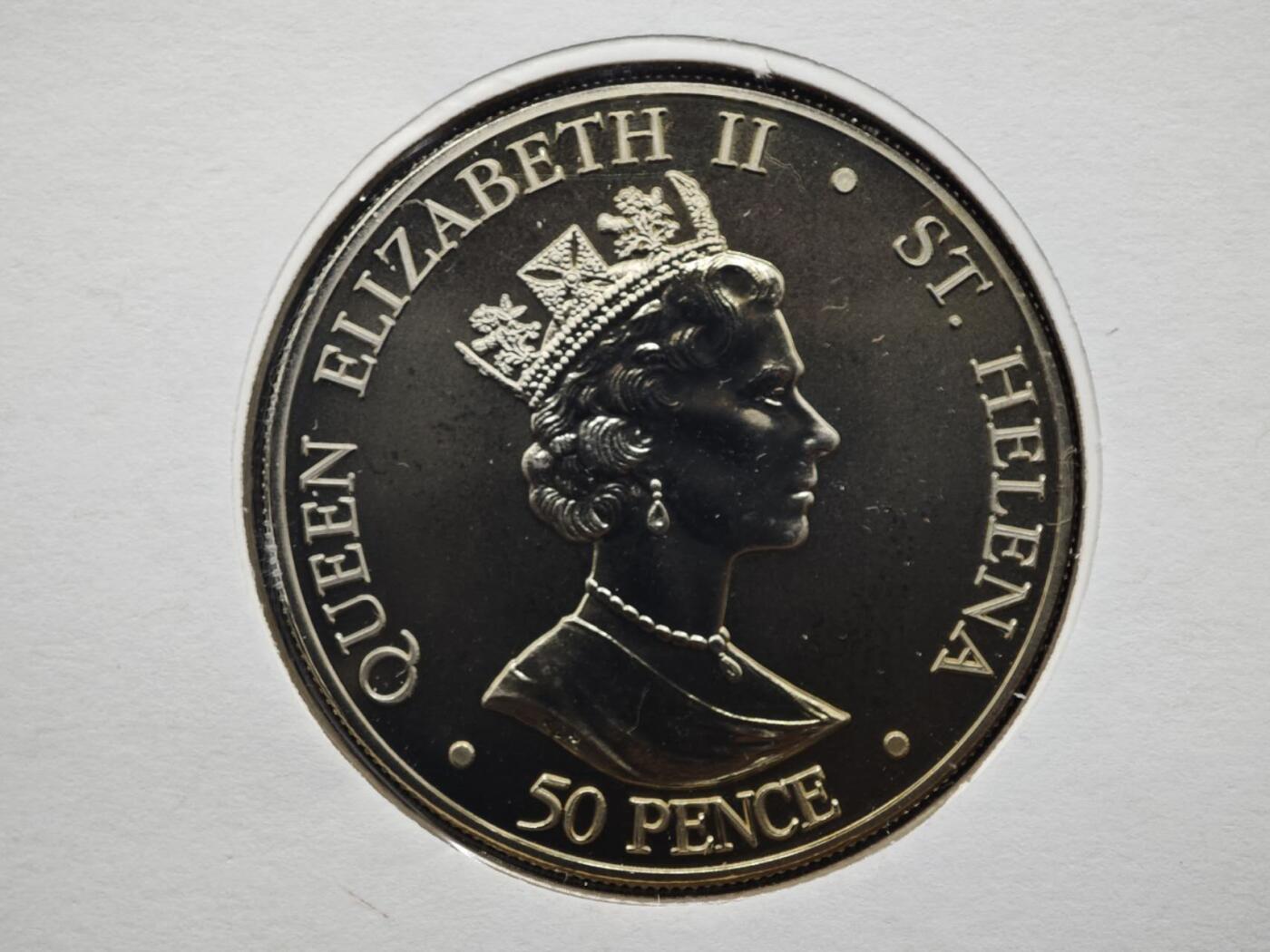 【淘币小摊】限时拍第八百六十二拍  克朗币邮币封场  满百包邮可预留两周  周一统一发货  圣赫勒拿2001年女王75周岁50便士纪念币邮币封