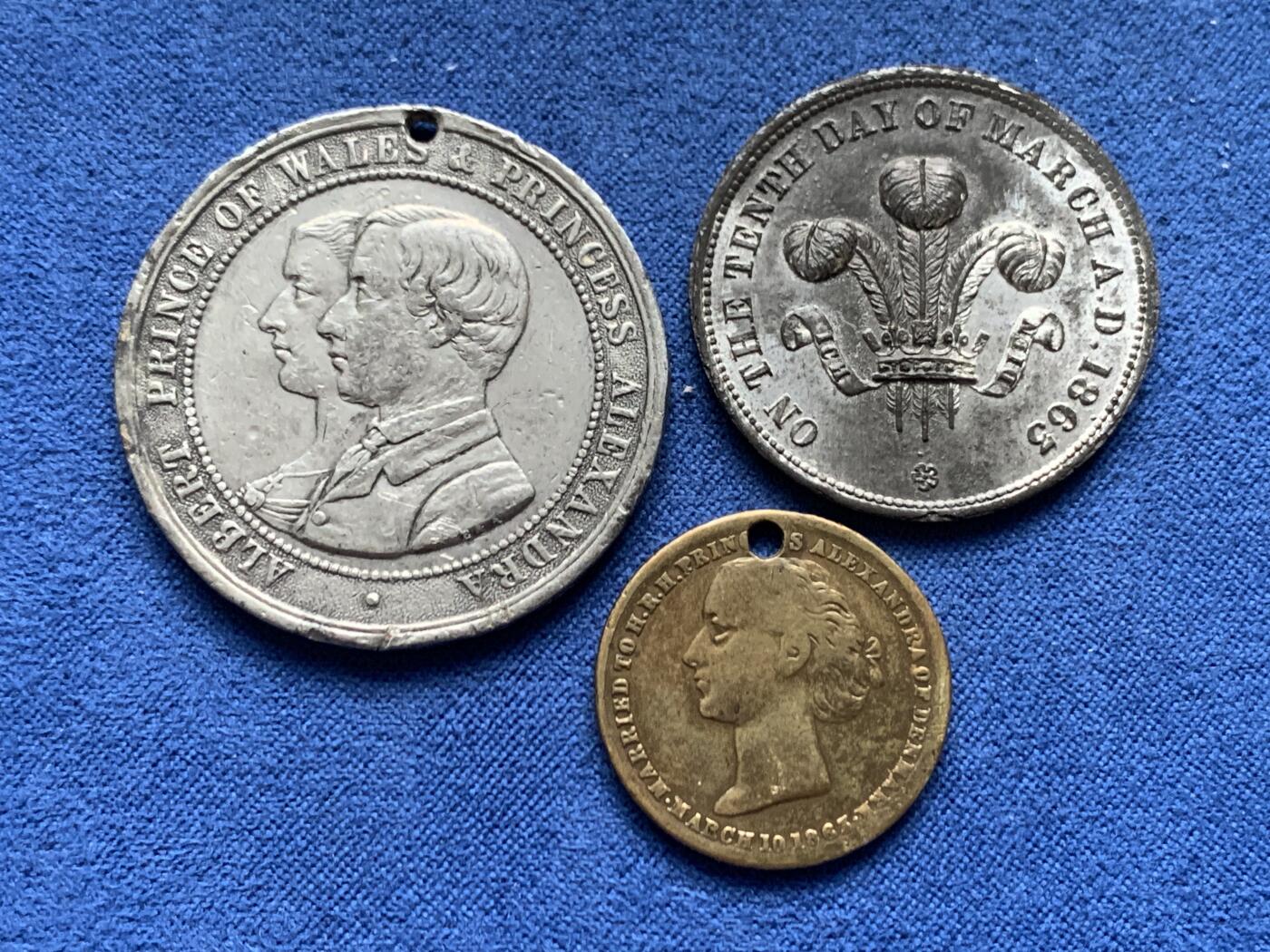 《竞宝斋》第463-465场 周日，周一，周二，3场连拍 （全场包邮）欢迎送拍 三枚一组 英国1863年威尔士亲王结婚纪念章 总重约29克 35.5mm 30.5mm 23mm