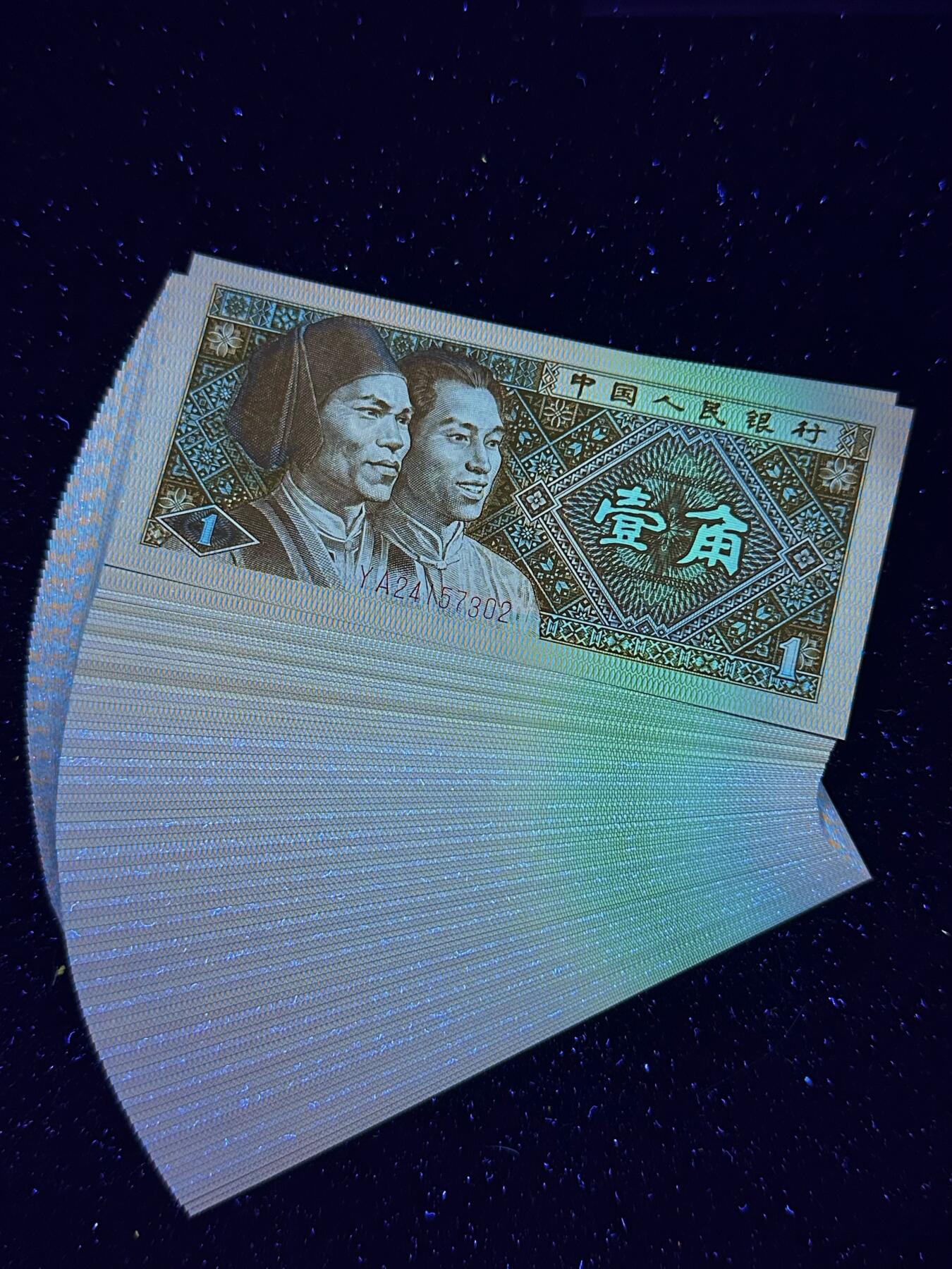 钱满塘收藏-精品钱币大杂烩 🔥精品刀货！8001【小金牡丹·O版·趣味码·大雪无痕绿补王五张】钱坤三标刀货评级币YA24157801-900刀货，67E明细分！尾888靓号刀！这刀整刀百位数字严重错版下垂！YA2415正宗小金牡丹流水，多题材之王，这刀含有五张绿补王，光这五张绿补王就价值四五百了！无斑无油！适合收藏！