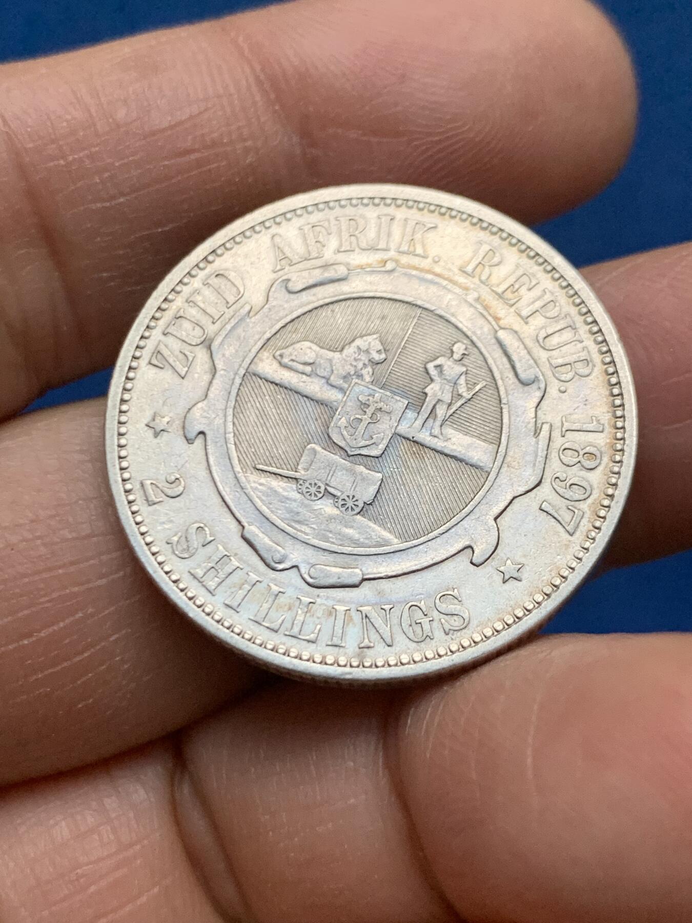 《竞宝斋》第463-465场 周日，周一，周二，3场连拍 （全场包邮）欢迎送拍 德兰士瓦共和国 1897年2先令 银币 南非的前身之一 仅存在不到50年 这枚细节很好 少见品种