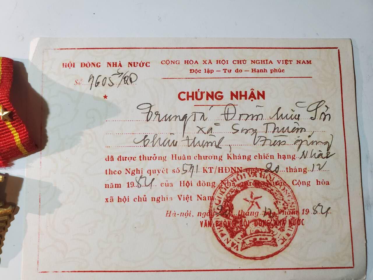 韵星假日军品类拍卖第三十九期暨默多克中校夫妇专场 -- Rimey Holidays Militaria Auction 39 & The Modoks Collection  越南社会主义共和国一级抗战勋章带证略 实发一套 抗美事迹 品相非常好