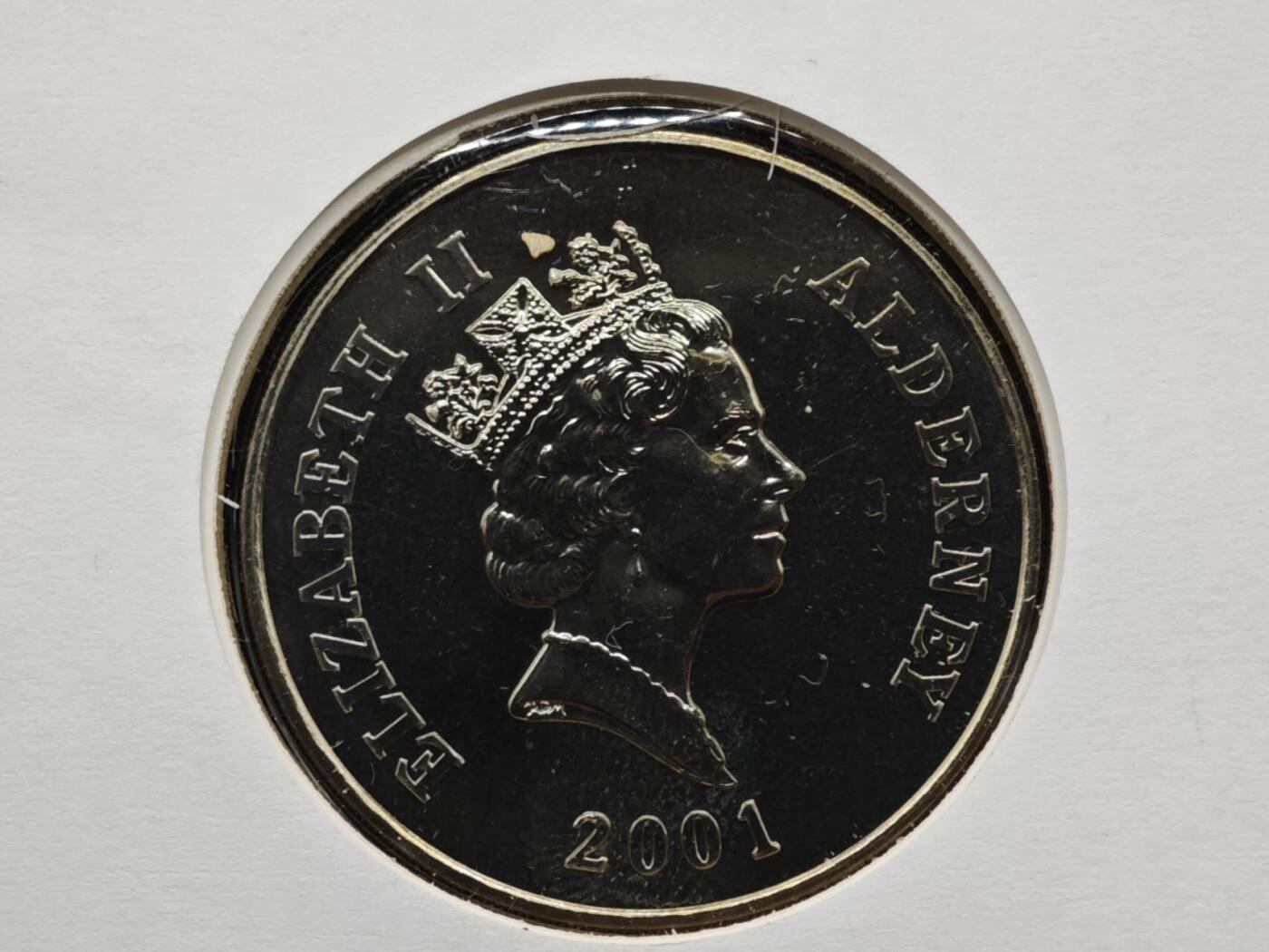 【淘币小摊】限时拍第八百六十二拍  克朗币邮币封场  满百包邮可预留两周  周一统一发货  奥尔德尼2001年女王75周岁5镑纪念币邮币封