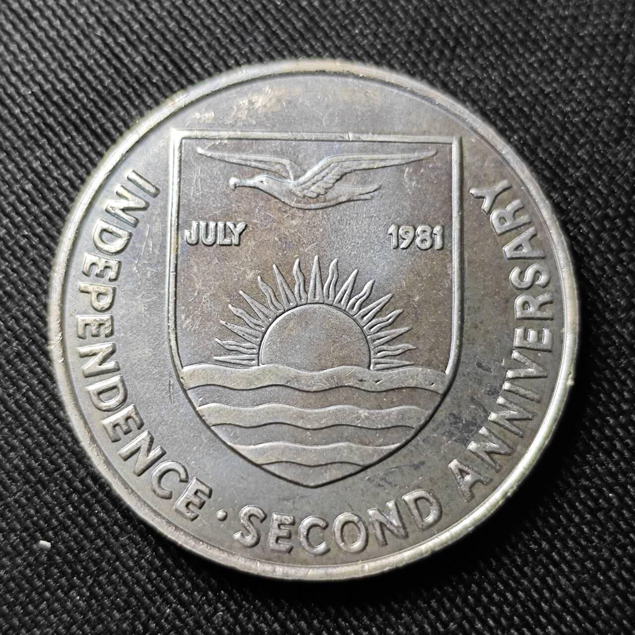 KK钱币收藏小铺  第398期 百期特拍（四拍之二） 2月预留时间 周末发货  1981基里巴斯5元克朗形纪念币