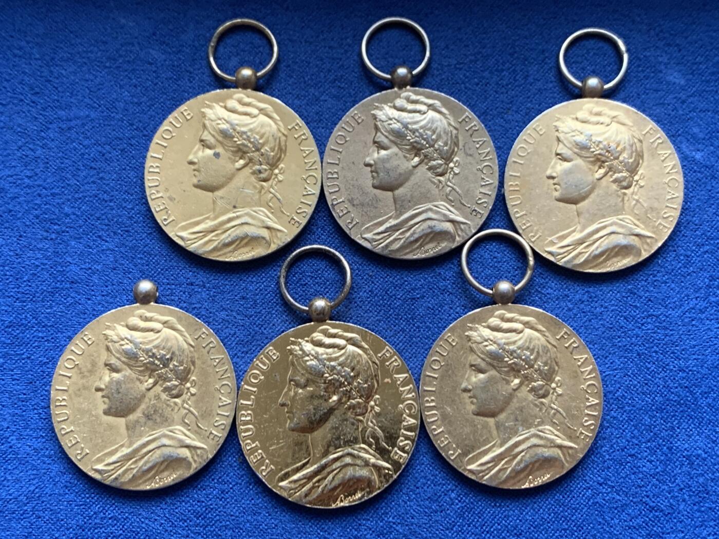 《竞宝斋》第463-465场 周日，周一，周二，3场连拍 （全场包邮）欢迎送拍 六枚一组 法国镀金银质功勋章，总重59克