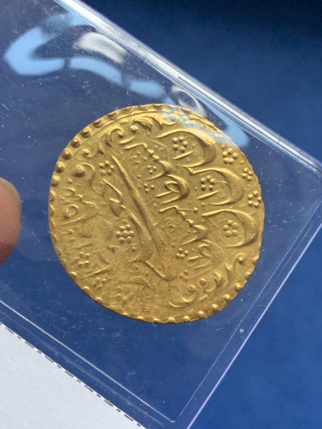 《竞宝斋》第463-465场 周日，周一，周二，3场连拍 （全场包邮）欢迎送拍 波斯恺加王朝金币1Toman高纯度金币，于公元1797～1834年铸造，4.59g，未流通品相，仅部分地方存在弱打，国内打制币大佬琋语旧藏，传承有序