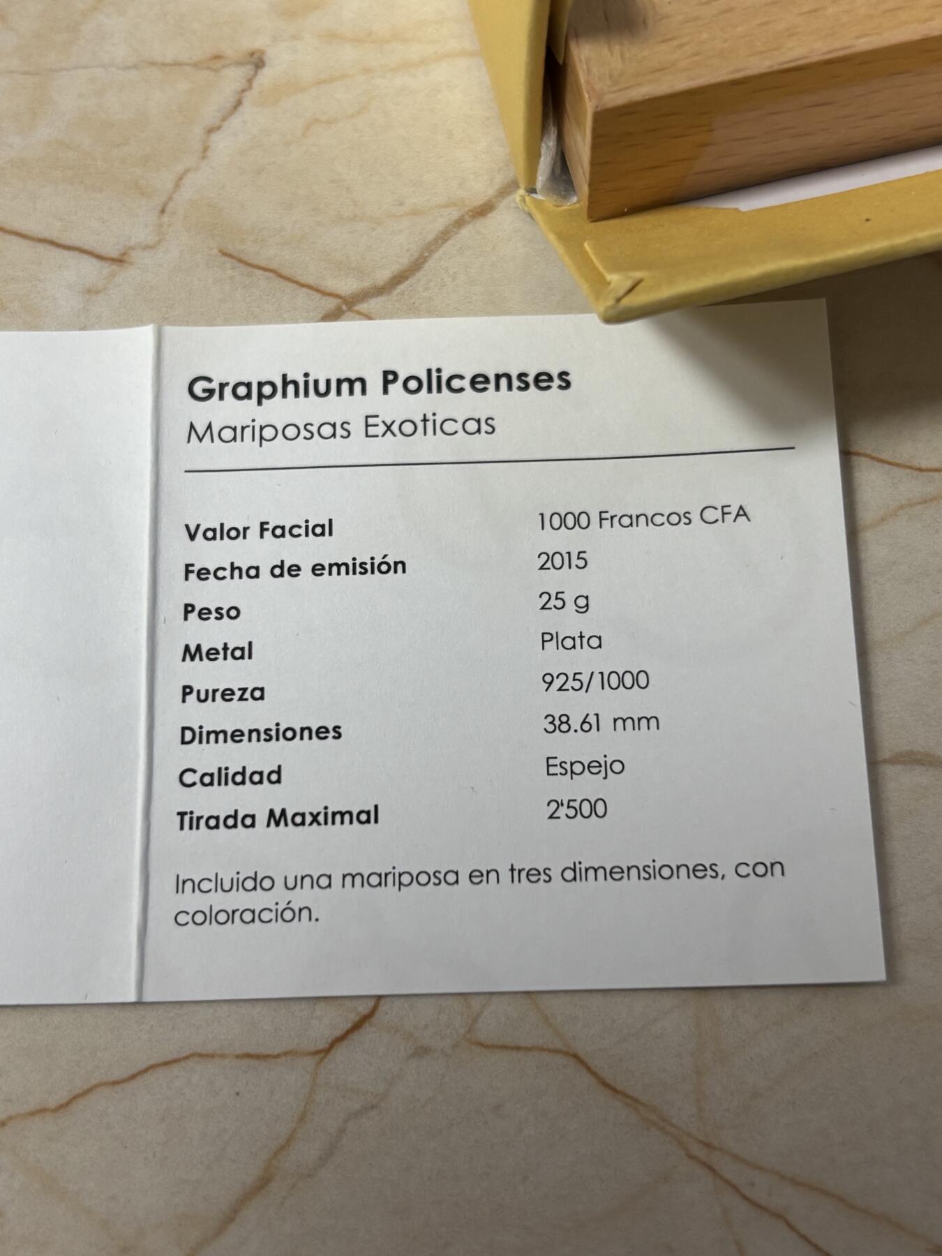 第190期拍卖 赤道几内亚2015年开盖就飞蝶恋花立体蝴蝶彩色银币，999银，25克，发行2500枚