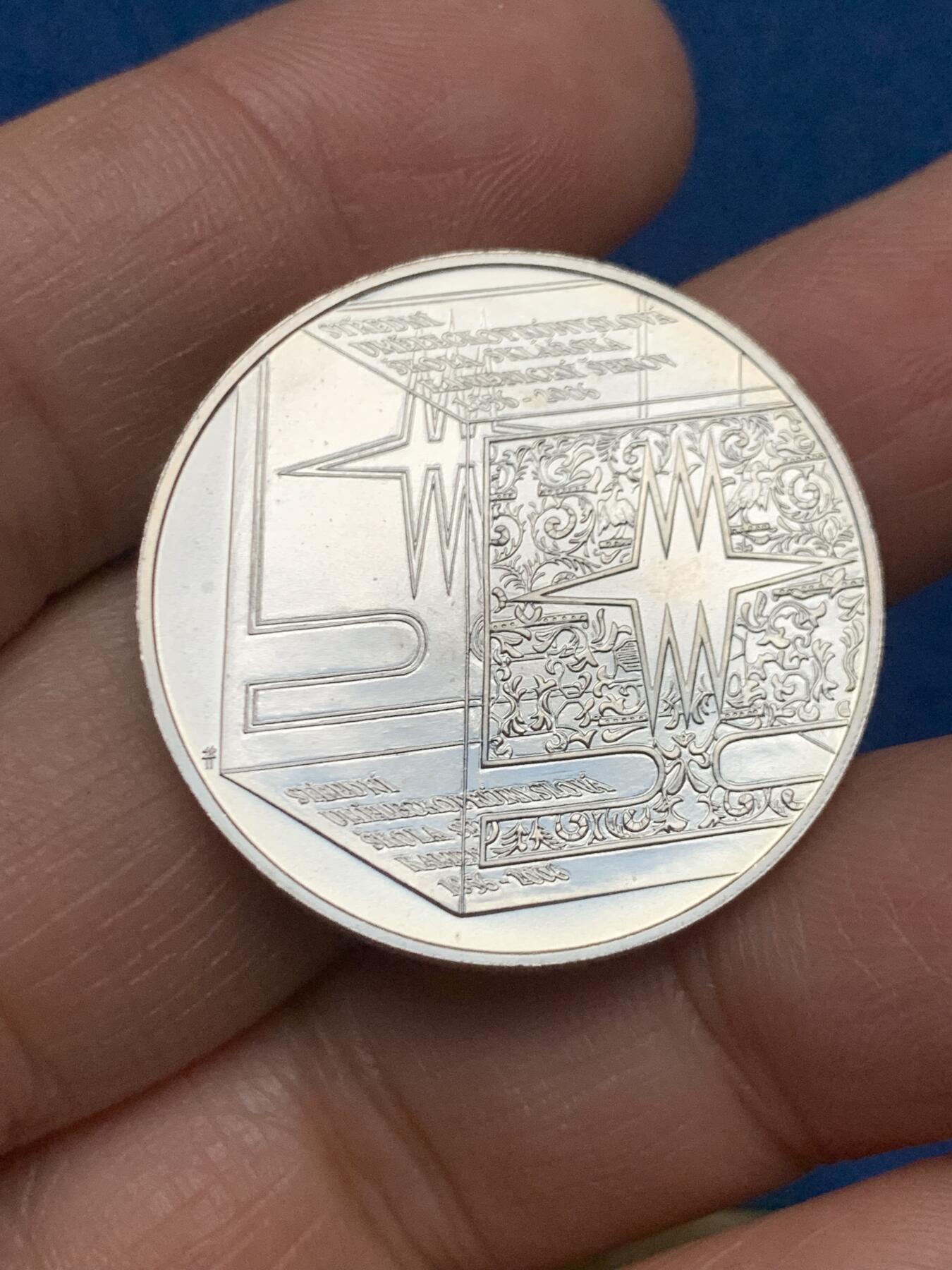 《竞宝斋》第463-465场 周日，周一，周二，3场连拍 （全场包邮）欢迎送拍 捷克2006年卡梅尼茨基谢诺夫玻璃制光学校成立150周年200克朗纪念银币 900银 13.05克 30.9mm