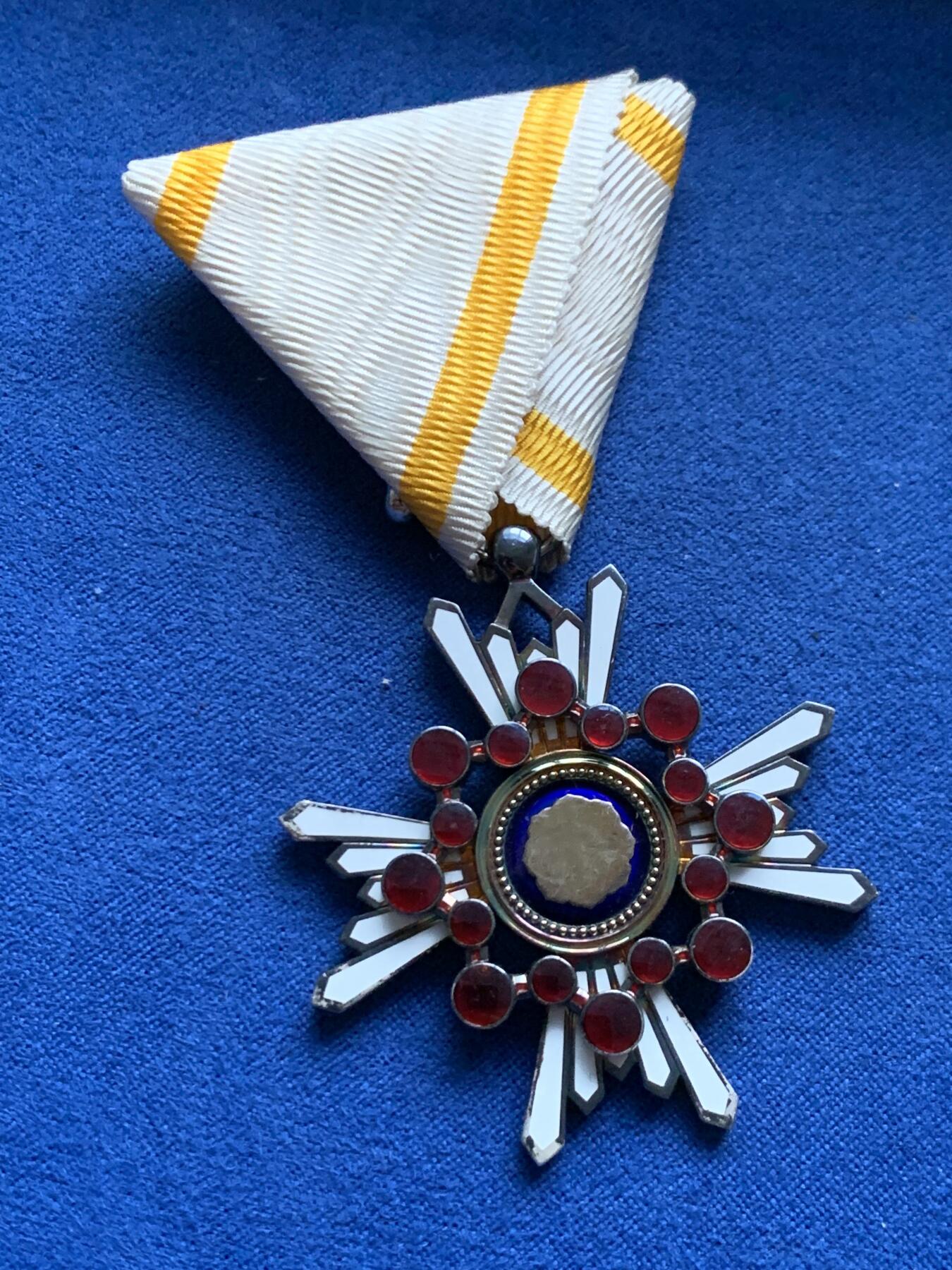 《竞宝斋》第463-465场 周日，周一，周二，3场连拍 （全场包邮）欢迎送拍 日本五等瑞宝章 镀金不错 银质 27.7g