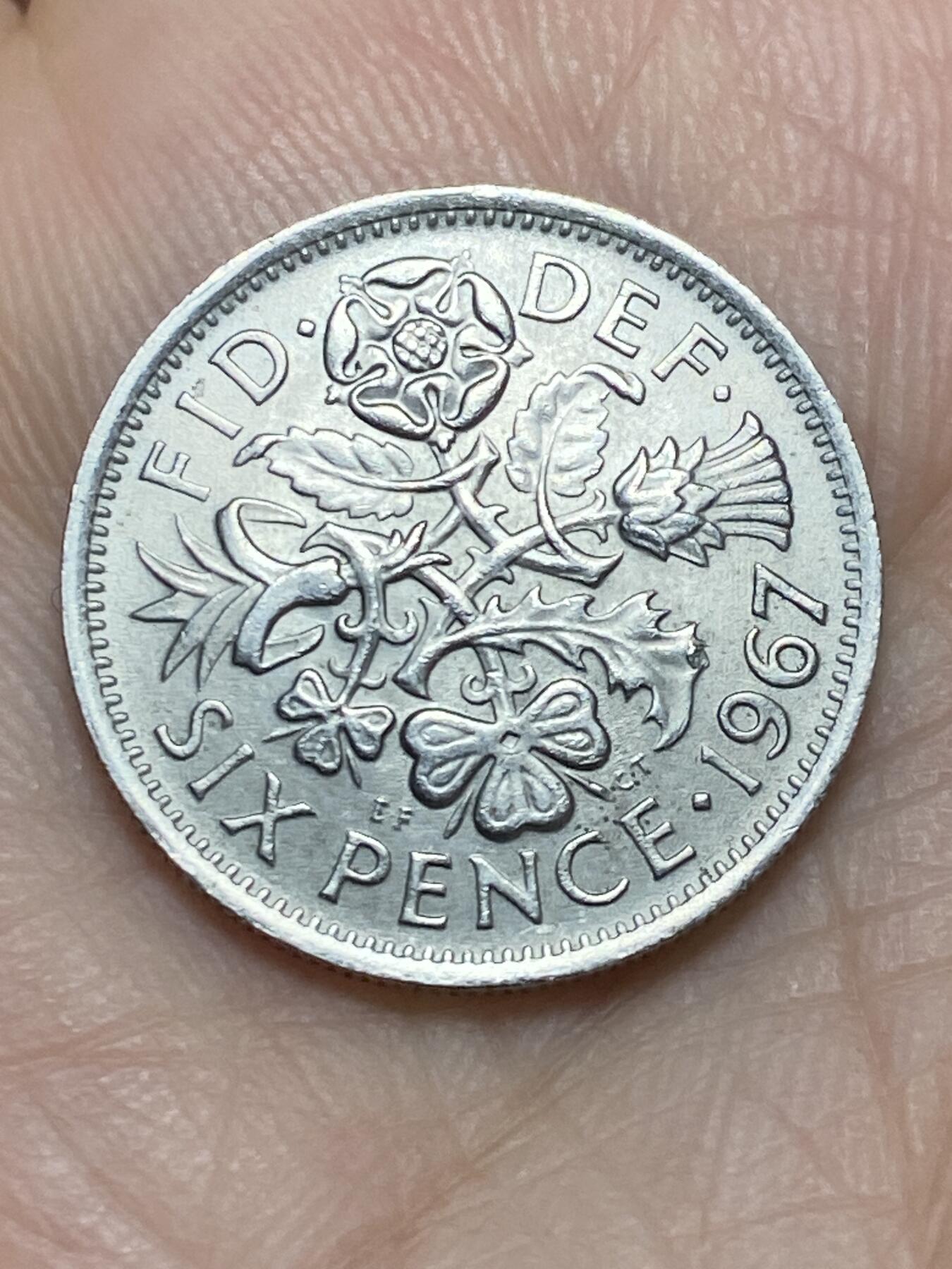 2026年第十七场(总第一百八十六场）外国好品散币场(免佣金) 英国🇬🇧1967年6便士(伊丽莎白二世青年桂冠第二版，普制币关门年)