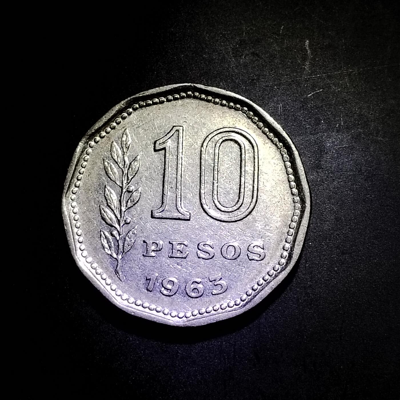 阿根廷1963年10比索 南美牛仔 十二边形镀镍钢币 硬币 23.6mm8514