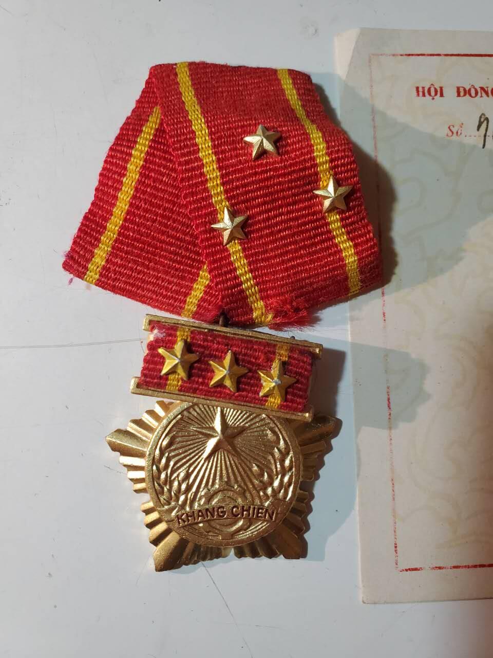 韵星假日军品类拍卖第三十九期暨默多克中校夫妇专场 -- Rimey Holidays Militaria Auction 39 & The Modoks Collection  越南社会主义共和国一级抗战勋章带证略 实发一套 抗美事迹 品相非常好