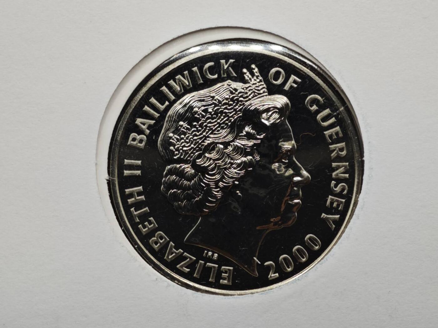 【淘币小摊】限时拍第八百六十二拍  克朗币邮币封场  满百包邮可预留两周  周一统一发货  根西2000年女王母亲5镑纪念币邮币封