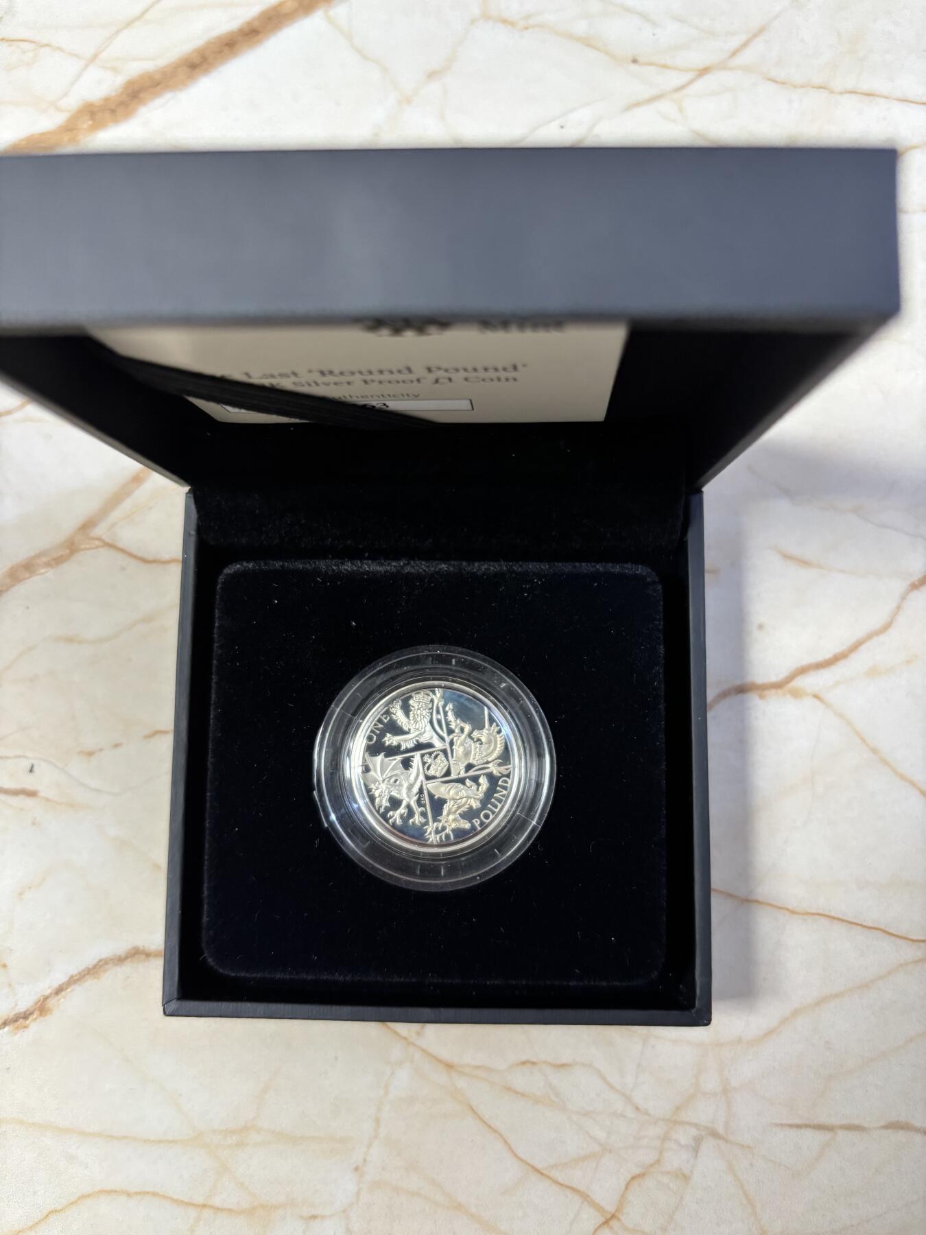 第190期拍卖 英国2016年1英镑系列最后一枚精制纪念银币，9.5克，发行7500枚，有氧化
