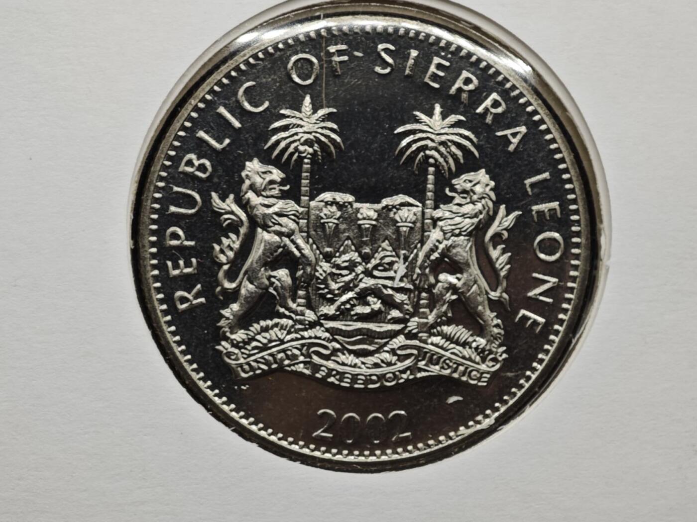 【淘币小摊】限时拍第八百六十二拍  克朗币邮币封场  满百包邮可预留两周  周一统一发货  塞拉利昂2002年女王登基金禧1元纪念币邮币封