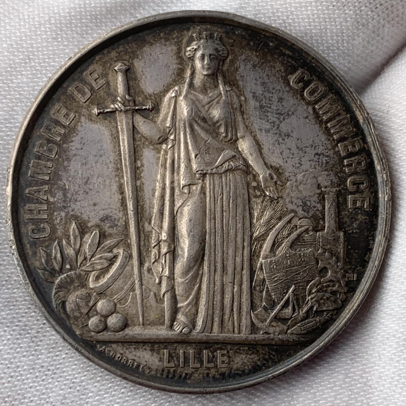 掌中浮雕-藏着的欧洲第052场 法国里尔商会银章，36.8mm，22.75g