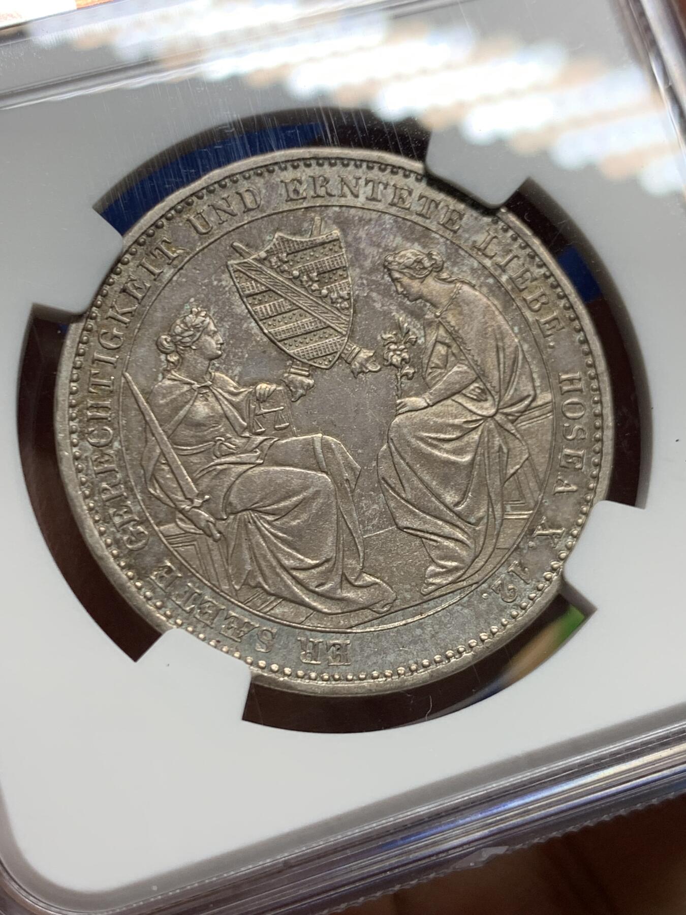 《竞宝斋》第463-465场 周日，周一，周二，3场连拍 （全场包邮）欢迎送拍 NGC MS62 德国萨克森1854奥古斯都逝世纪念泰勒，此版背面双神胸部通常模糊，这枚高点清晰十分难得，欧洲拍来裸币送评，越来越贵的品种！