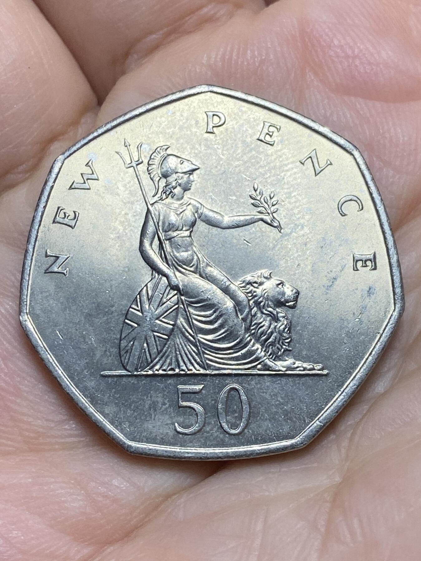 2026年第十七场(总第一百八十六场）外国好品散币场(免佣金) 英国🇬🇧1969年50新便士(伊丽莎白二世中年花冠，十进制第一版首发年)