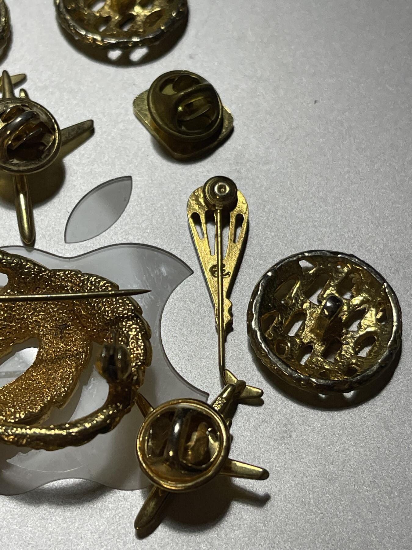 法国金色伞降飞机扣子亚伯拉罕三教犹太天主基督穆斯林和谐徽章胸针一套出（可交换朝鲜苏联章）