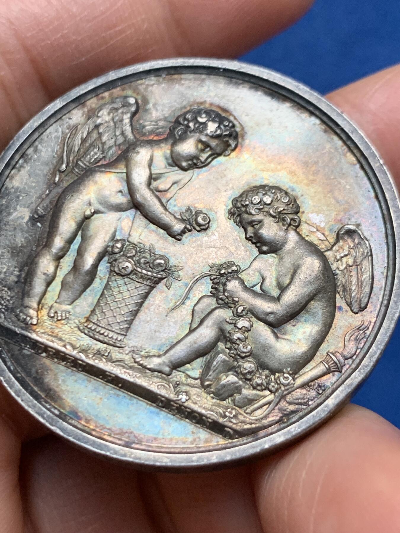 《竞宝斋》第463-465场 周日，周一，周二，3场连拍 （全场包邮）欢迎送拍 法国1814年双天使婚礼纪念银章 40.2mm 32.75g 早期无边铭 稀少品种 背刻花JFG AVM