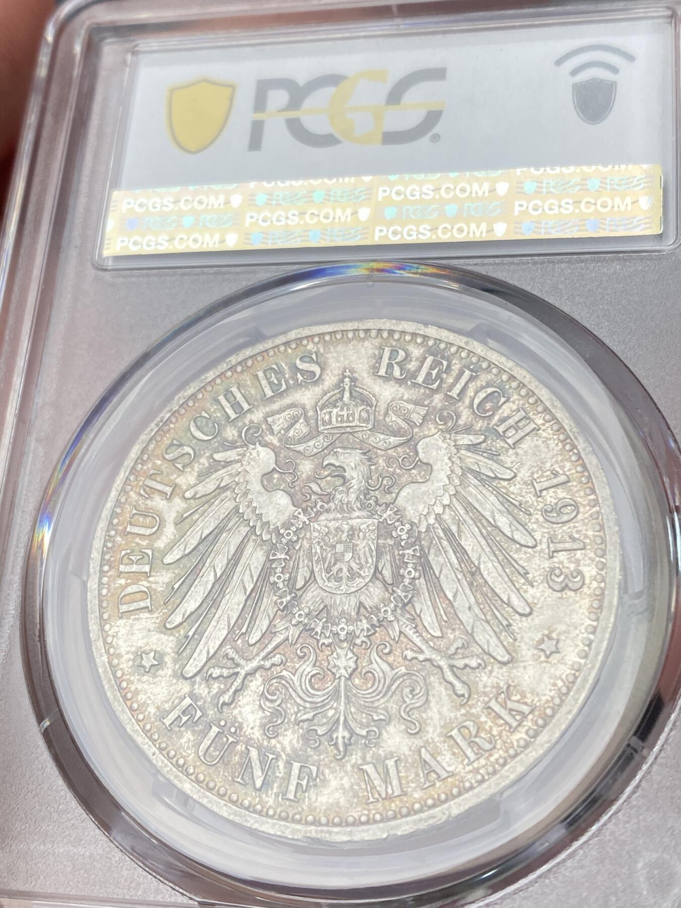 万国钱币拍卖第060期（万国六十期纪念大拍） PCGS MS64 1913德国普鲁士威廉二世军装长翅5马克 经典品种 柏林厂铸造 丝绸转光孔雀绿五彩环绕 收藏级品质