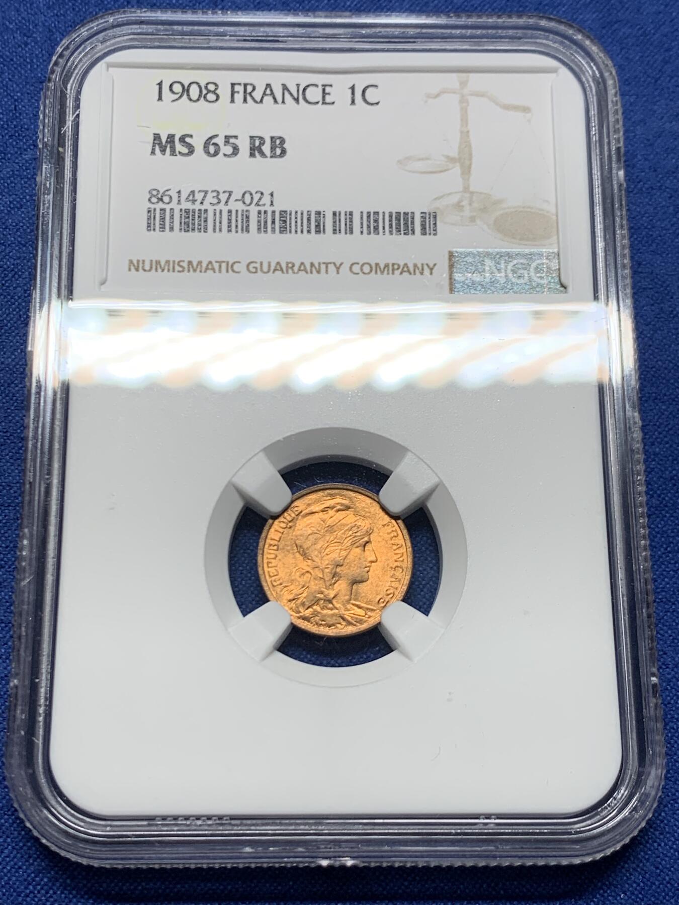 《竞宝斋》第463-465场 周日，周一，周二，3场连拍 （全场包邮）欢迎送拍 NGC MS65RB 法国1908年玛丽安娜头像1生丁铜币，来自拍行的小批量库存，百年来未留下丝毫被岁月侵蚀的痕迹，没有理由的RB，送pc的全给了red，分数也大有低估。