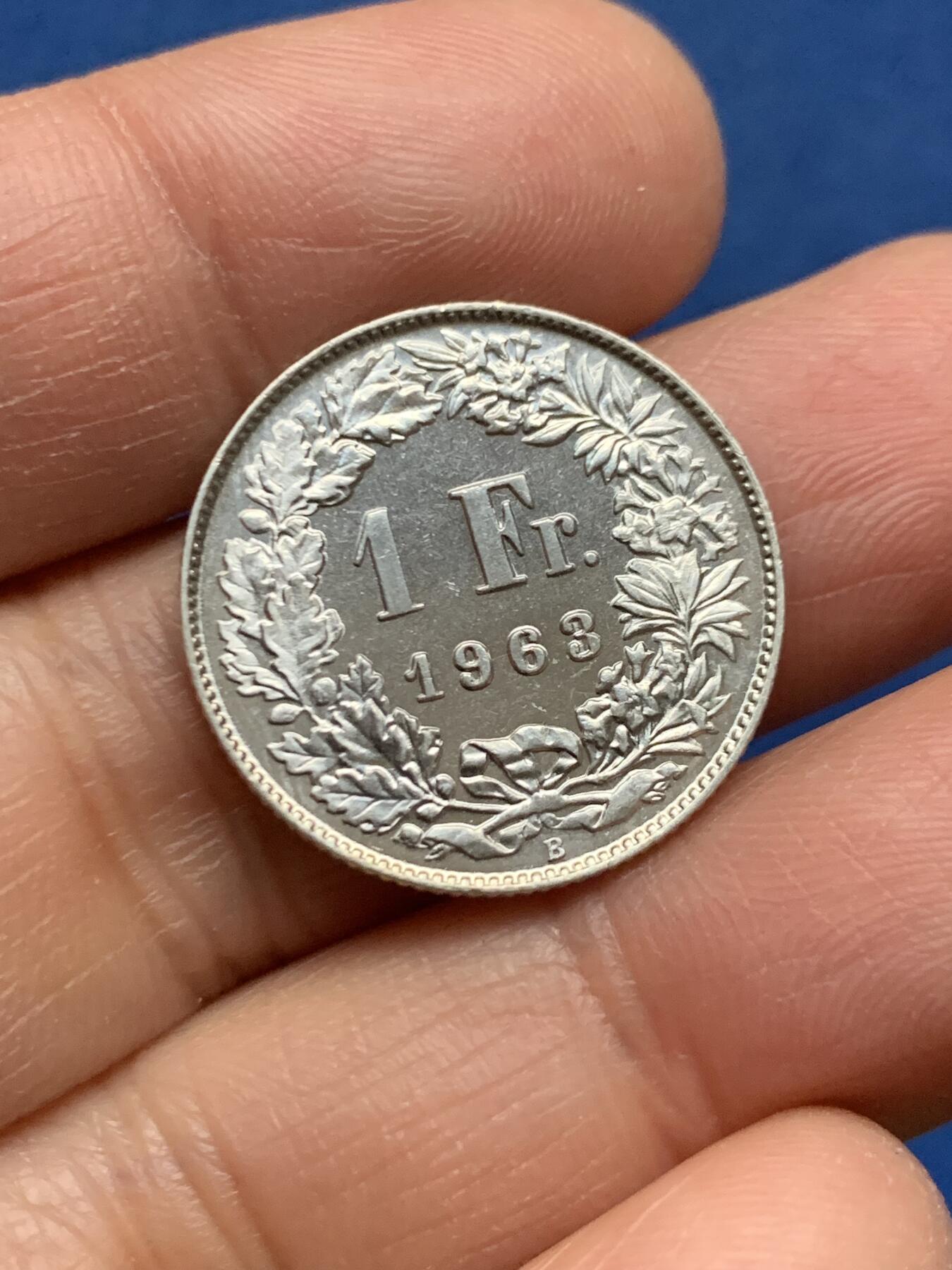 《竞宝斋》第463-465场 周日，周一，周二，3场连拍 （全场包邮）欢迎送拍 1963年瑞士 1法郎银币 有类似精制币的镜面效果 细节见图
