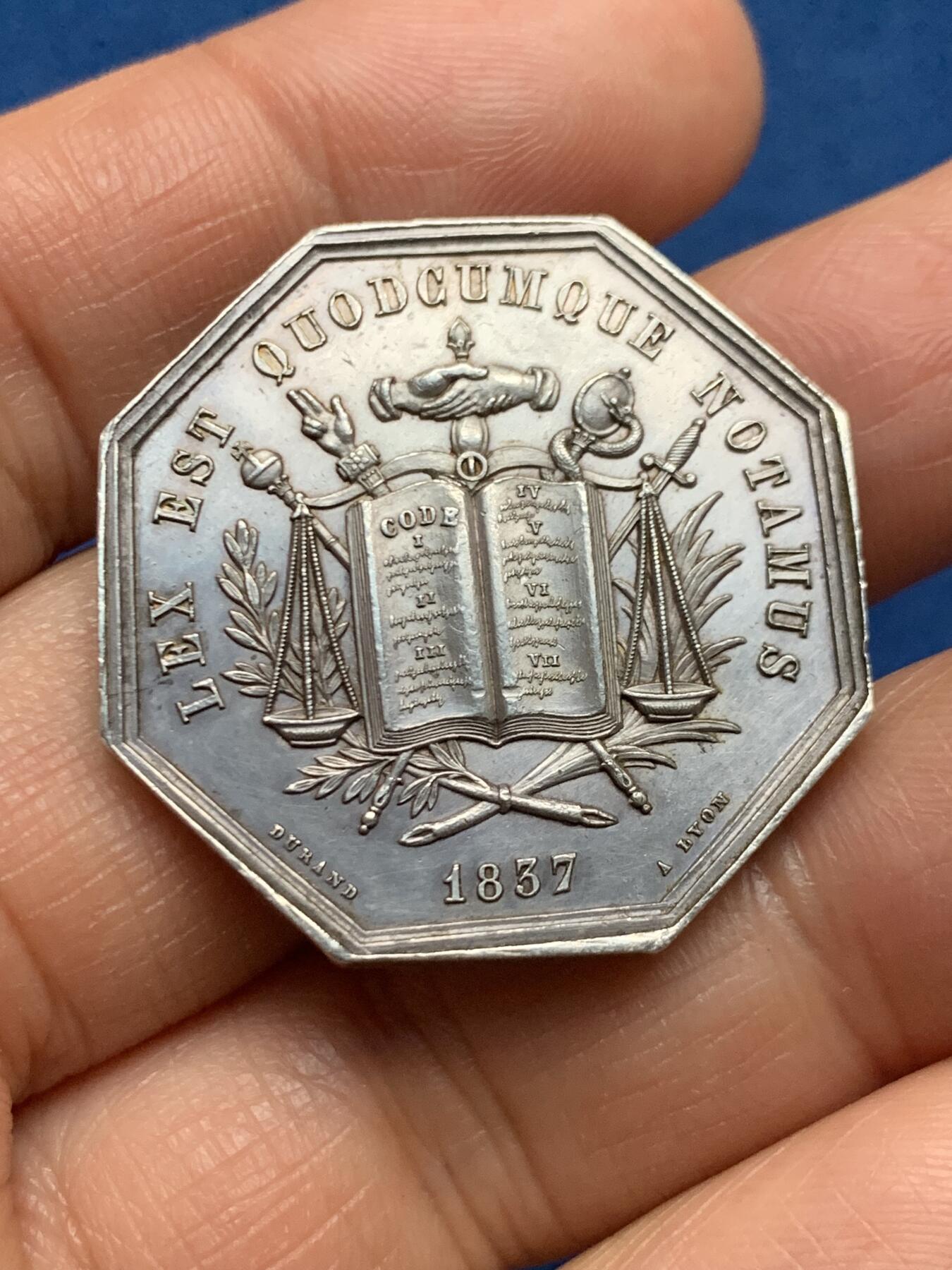 《竞宝斋》第463-465场 周日，周一，周二，3场连拍 （全场包邮）欢迎送拍 法国维埃纳省公证人八角银质代币，16.1g，32.3mm，1842-1845船首边铭