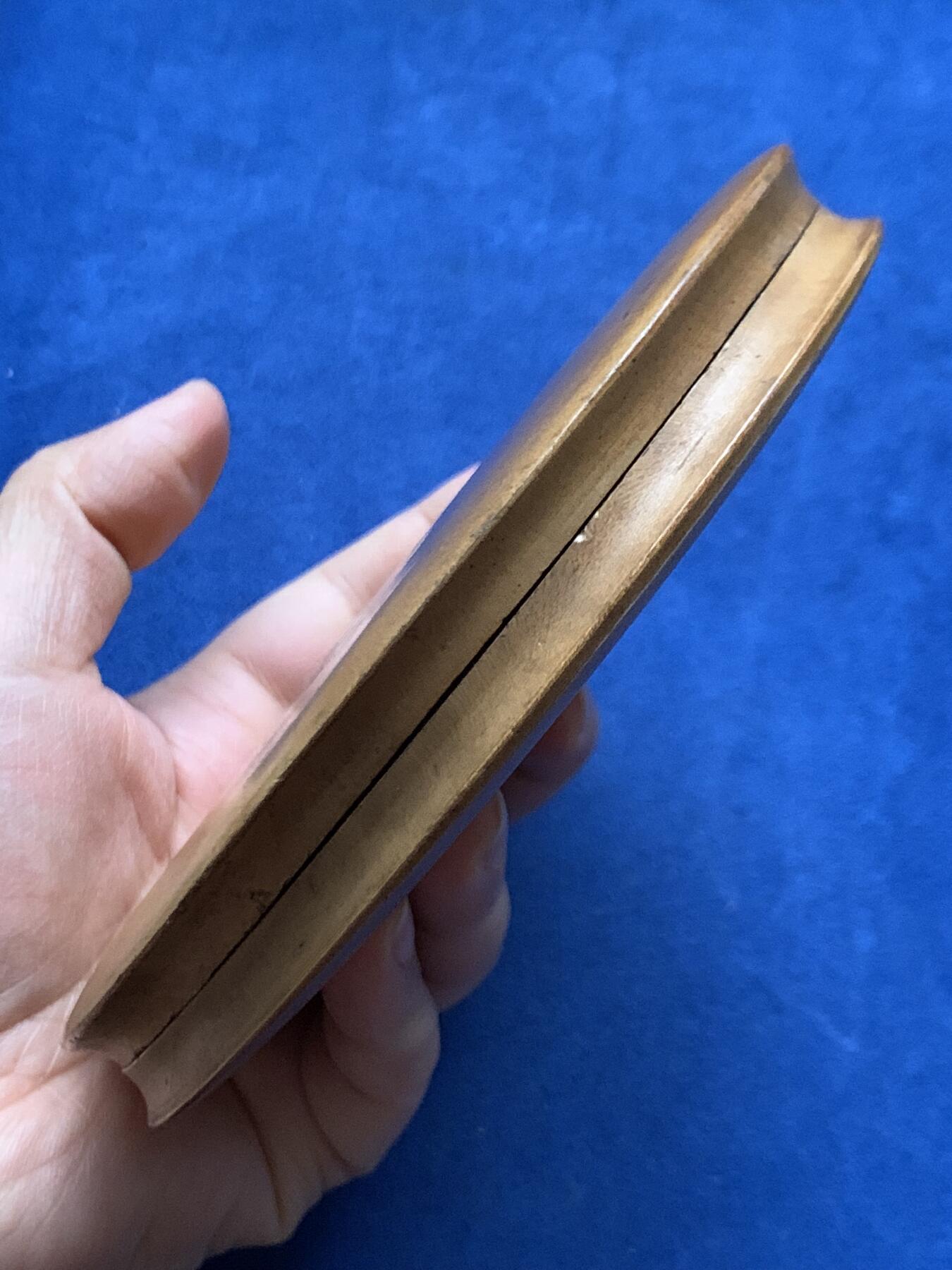 《竞宝斋》第463-465场 周日，周一，周二，3场连拍 （全场包邮）欢迎送拍 1842年法国波旁复辟时期路易-腓力一世铁路法确立纪念超大铜章 带原配木盒保存 过手最大的冲压章  实物非常震撼 品相保存极好 值得收藏 581.2克 111mm 船首铜标