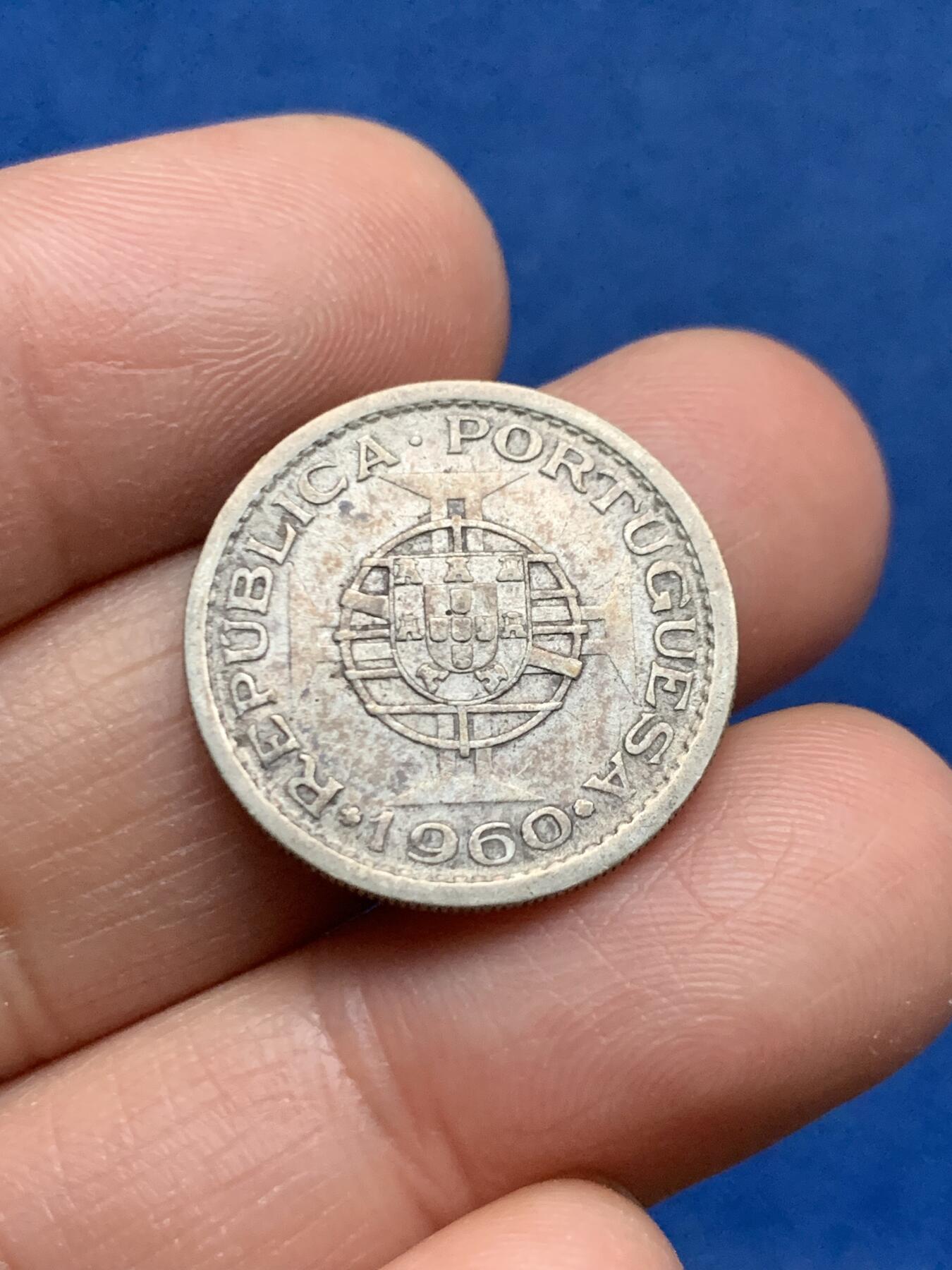 《竞宝斋》第463-465场 周日，周一，周二，3场连拍 （全场包邮）欢迎送拍 两枚一组 葡属殖民地银币 含1955年葡属安哥拉20埃斯库多和1960年葡属莫桑比克5埃斯库多 总重13.8克