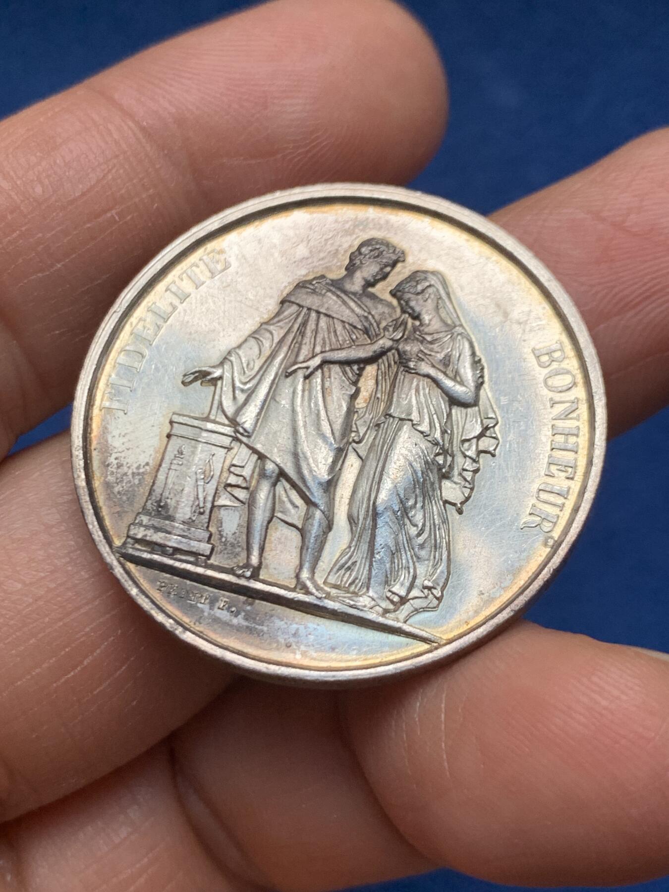 《竞宝斋》第463-465场 周日，周一，周二，3场连拍 （全场包邮）欢迎送拍 法国1888年婚礼纪念银章 33.3mm 15.9g 手指银标