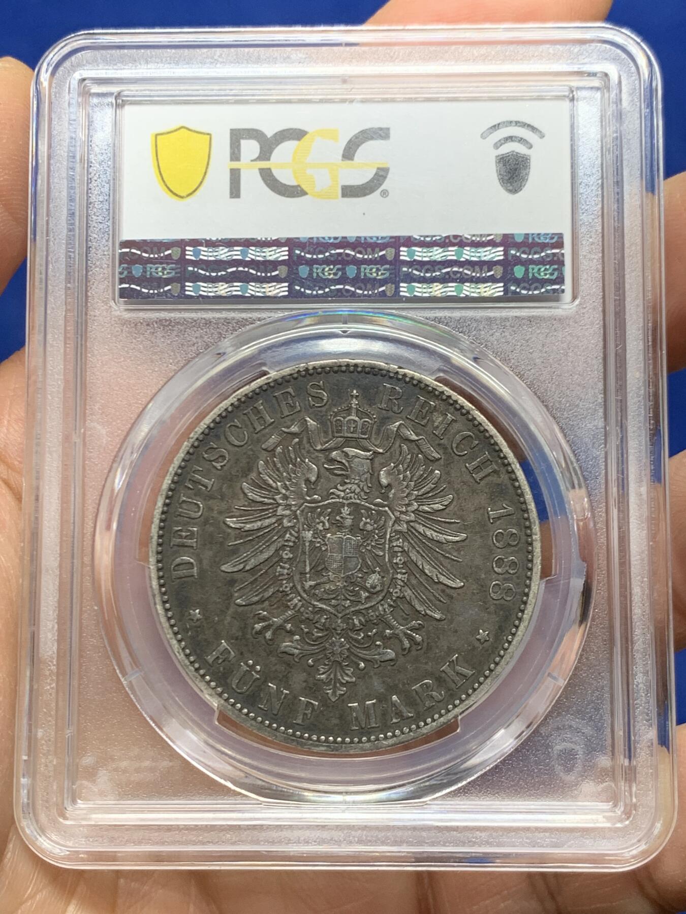 《竞宝斋》第463-465场 周日，周一，周二，3场连拍 （全场包邮）欢迎送拍 PCGS XF45 德国普鲁士1888威廉二世5马克银币 珍惜特年独版 帝国马克绕不开的品种，资源越来越稀缺 外拍价格一路涨 原味传世黑包浆 赠PCGS10枚装评级盒1个