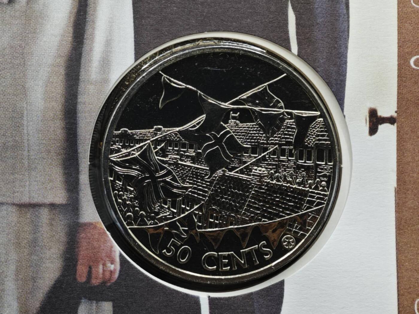 【淘币小摊】限时拍第八百六十二拍  克朗币邮币封场  满百包邮可预留两周  周一统一发货  库克群岛2002年女王登基金禧50分纪念币邮币封