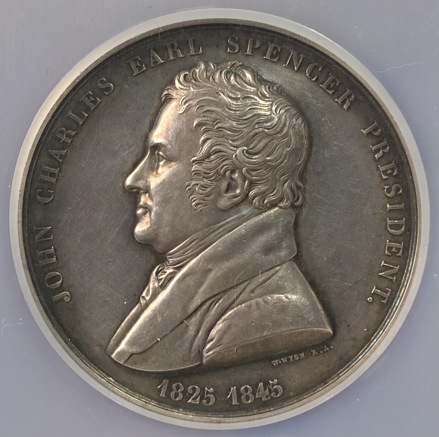 万国钱币拍卖第060期（万国六十期纪念大拍） NGC MS61 1845年英国史密斯菲尔德俱乐部斯宾塞伯爵和查尔斯·戈登·伦诺克斯纪念大银章 英系大师威廉·怀恩作品  49MM 69.71G （盒子左上角磕碰）