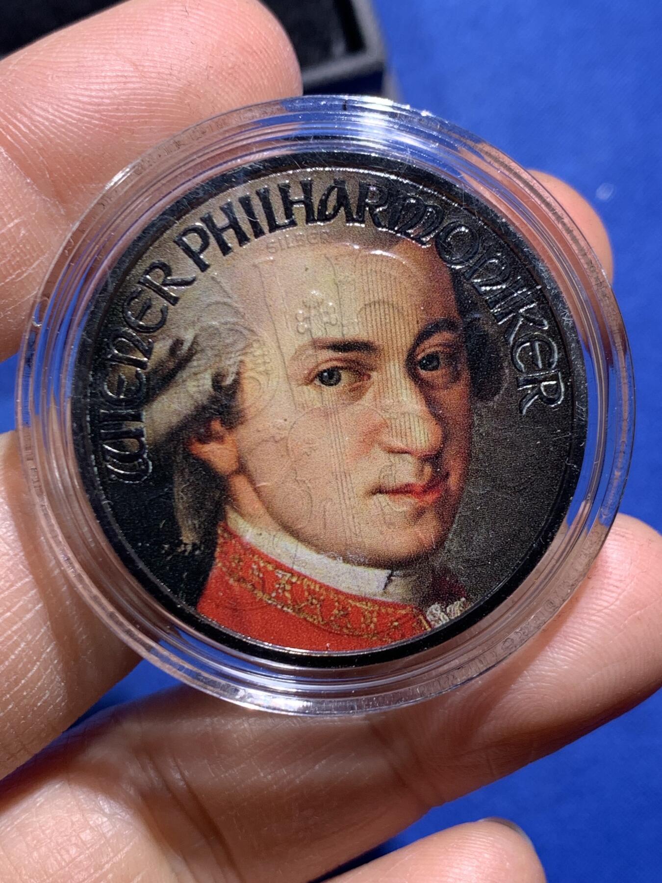 《竞宝斋》第463-465场 周日，周一，周二，3场连拍 （全场包邮）欢迎送拍 2018年奥地利1.5欧元普制彩色发黑铑化银币 爱乐乐团 1盎司999银 发行量：200 盒证全