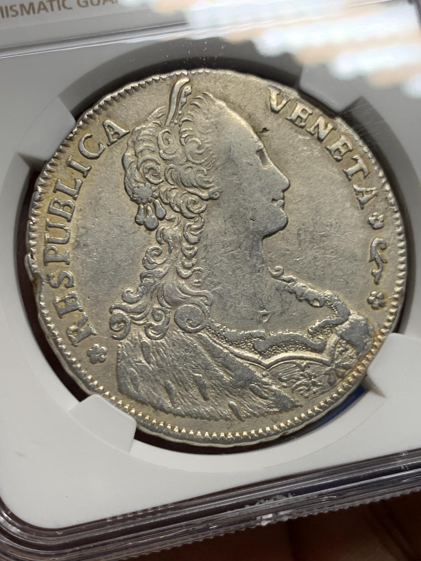 《竞宝斋》第463-465场 周日，周一，周二，3场连拍 （全场包邮）欢迎送拍 NGC XFD 意大利 威尼斯 1789年 1泰勒 银币 经典的飞狮大银币 人像面9点钟方向应是验银痕 背面应是验银戳 细节不错 稀少品种
