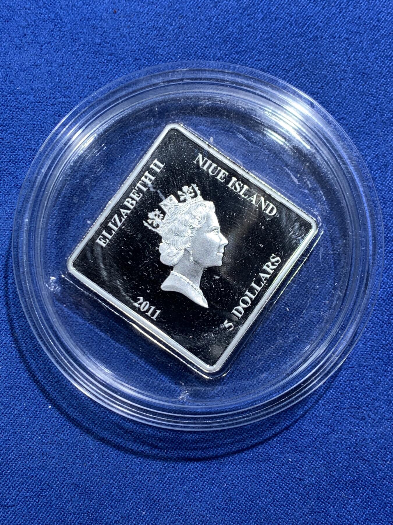 《竞宝斋》第463-465场 周日，周一，周二，3场连拍 （全场包邮）欢迎送拍 纽埃2011年5元 部分镀24K金精制菱形银币 1936年英国的三王-乔治五世/爱德华八世/乔治六世 50克999银 发行量：2千5百 盒证全