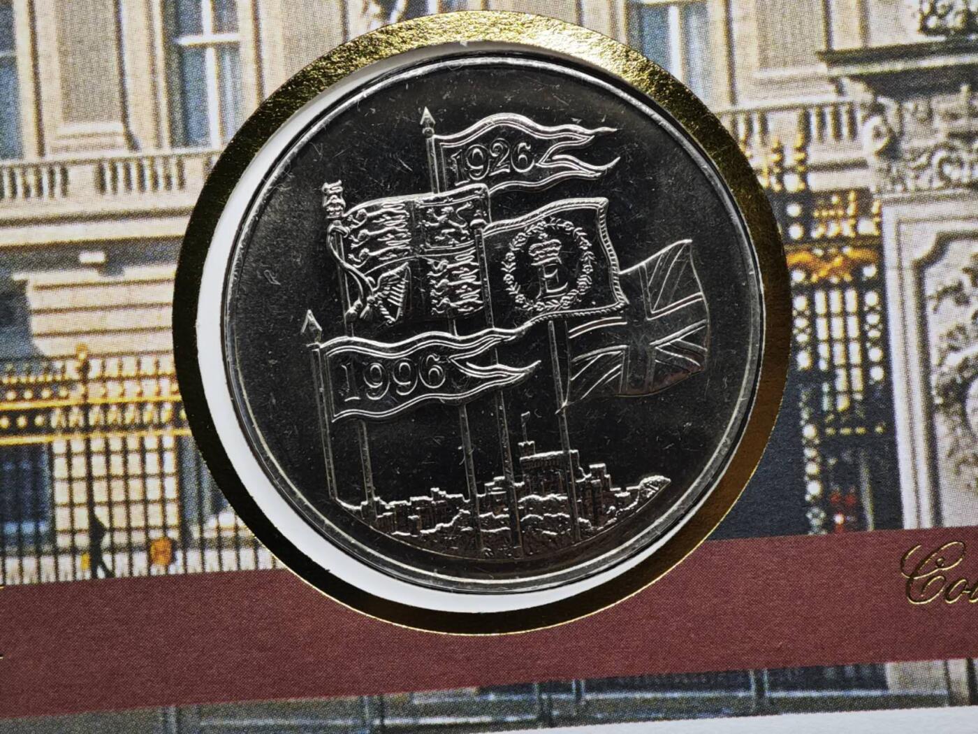 【淘币小摊】限时拍第八百六十二拍  克朗币邮币封场  满百包邮可预留两周  周一统一发货  英国1996年女王70周岁5镑纪念币邮币封