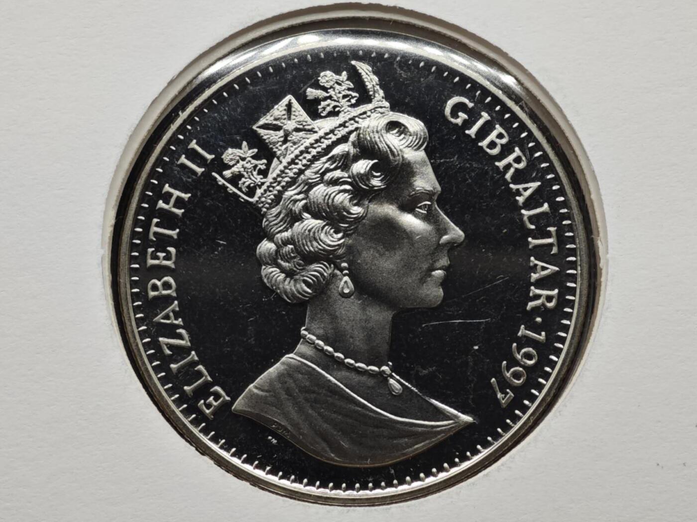 【淘币小摊】限时拍第八百六十二拍  克朗币邮币封场  满百包邮可预留两周  周一统一发货  直布罗陀1999年女王金婚克朗纪念币邮币封