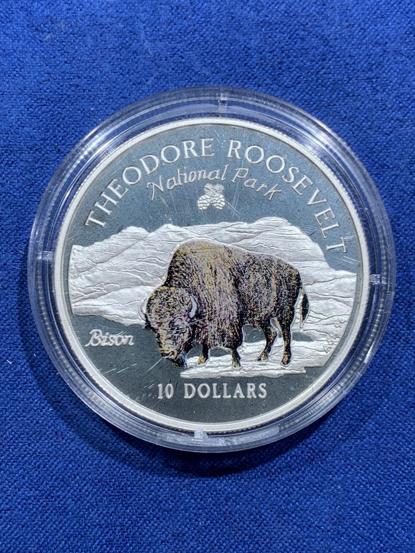 《竞宝斋》第463-465场 周日，周一，周二，3场连拍 （全场包邮）欢迎送拍 库克1996年国家公园-牛彩色纪念银币，带盒，28克，925银