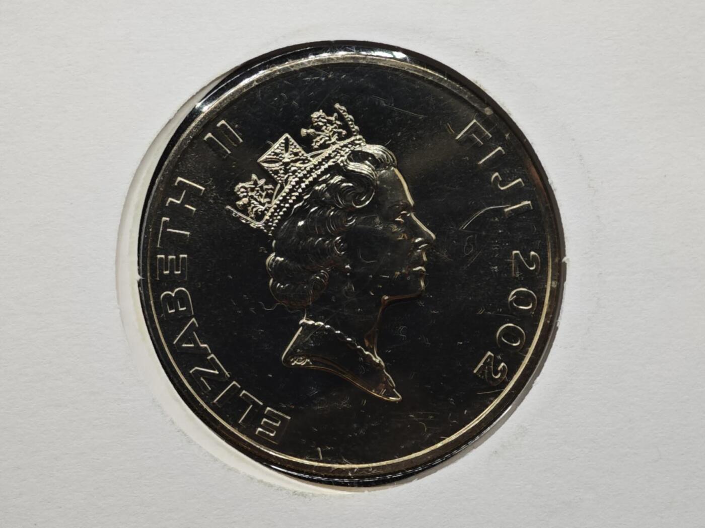 【淘币小摊】限时拍第八百六十二拍  克朗币邮币封场  满百包邮可预留两周  周一统一发货  斐济2002年女王登基金禧1元纪念币邮币封