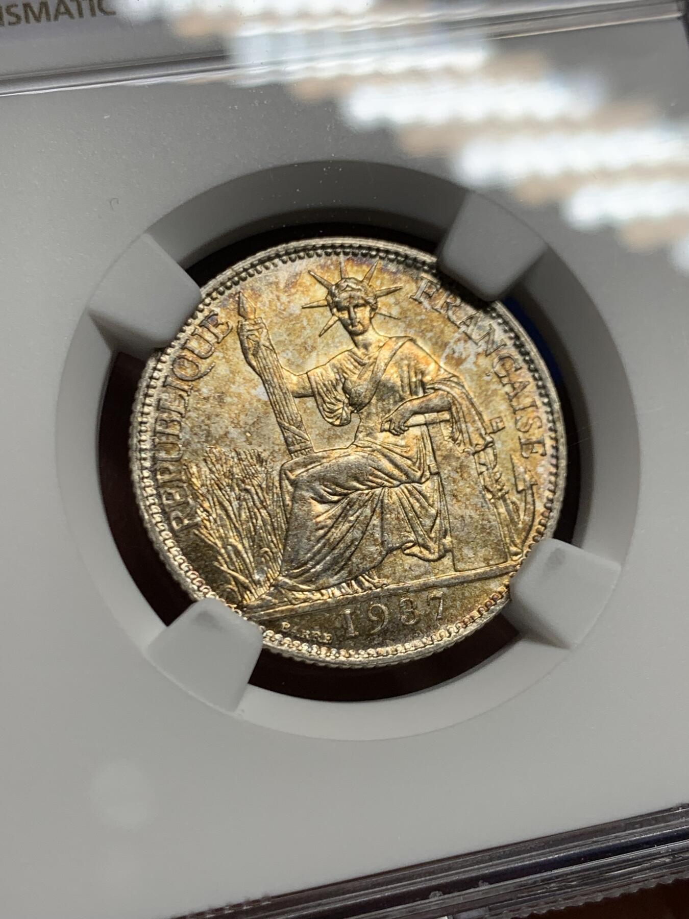 《竞宝斋》第463-465场 周日，周一，周二，3场连拍 （全场包邮）欢迎送拍 NGC MS62 法属印支1937年坐洋20分银币，夺目绚丽五彩，分数虽然一般但彩不错