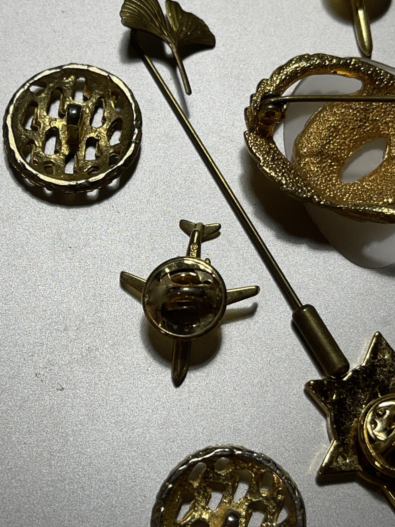 法国金色伞降飞机扣子亚伯拉罕三教犹太天主基督穆斯林和谐徽章胸针一套出（可交换朝鲜苏联章）