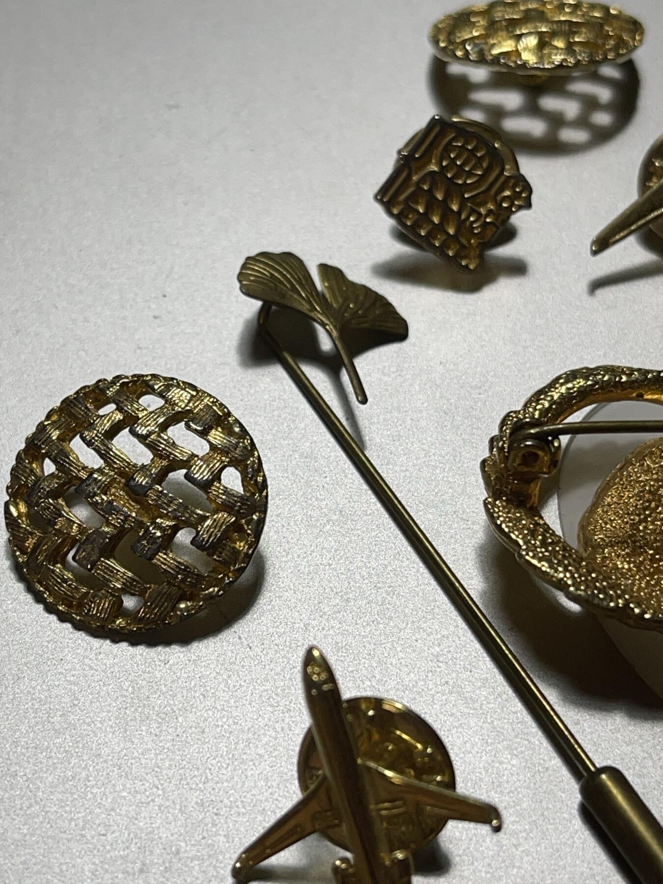 法国金色伞降飞机扣子亚伯拉罕三教犹太天主基督穆斯林和谐徽章胸针一套出（可交换朝鲜苏联章）