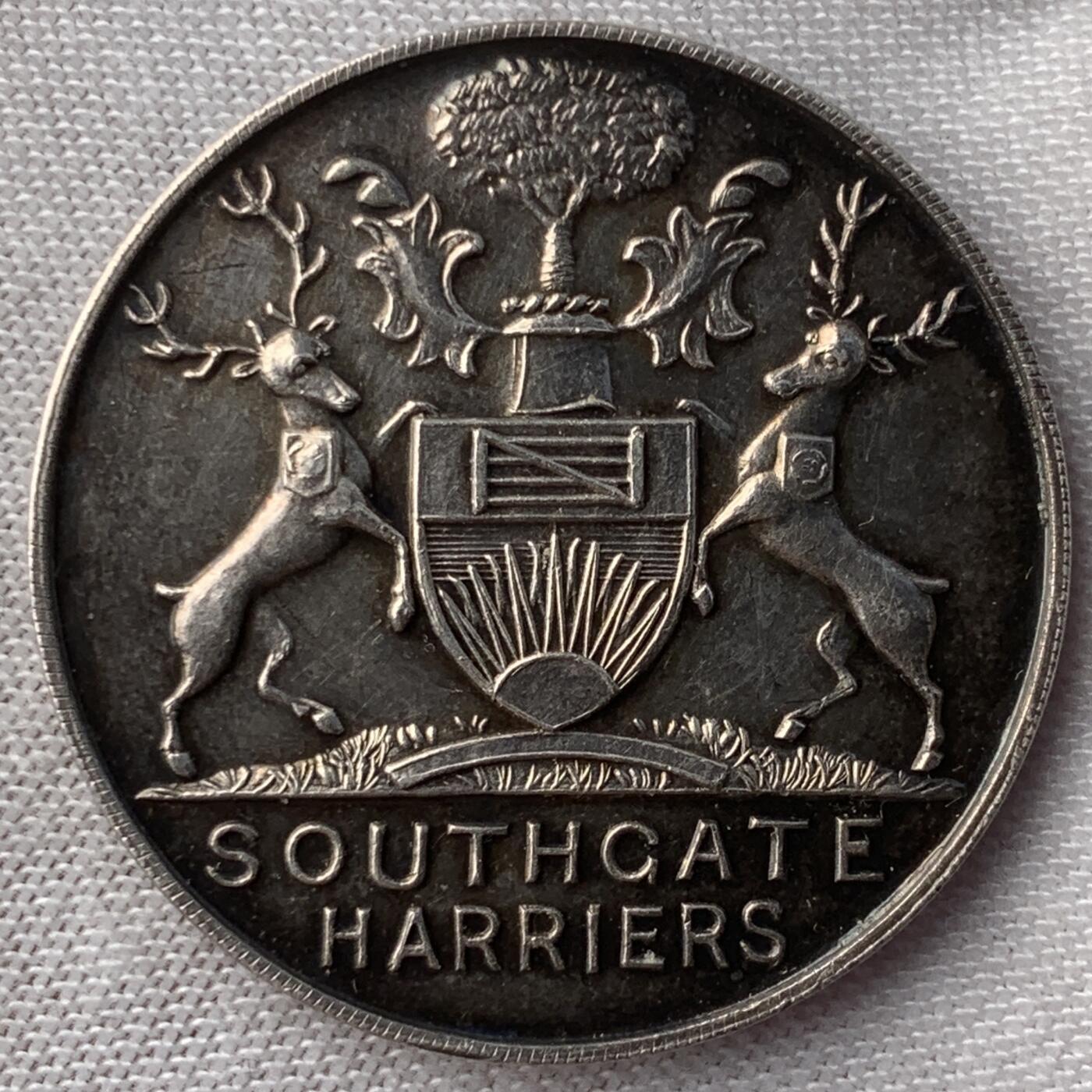 掌中浮雕-藏着的欧洲第052场 英国南门猎豹俱乐部银质奖章（背面有银标），29.5mm，11.1g