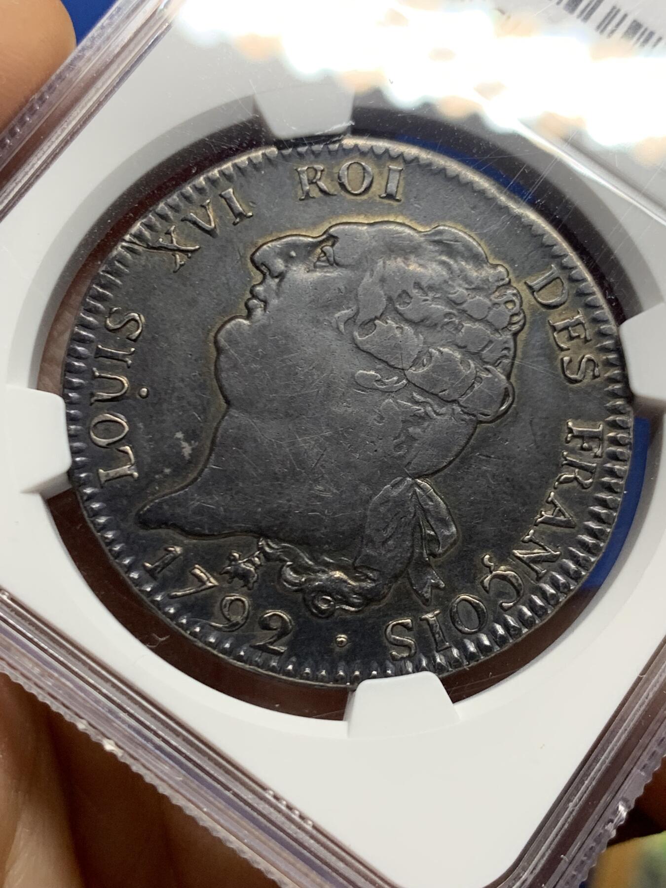 《竞宝斋》第463-465场 周日，周一，周二，3场连拍 （全场包邮）欢迎送拍 NGC VF30 法国1792B路易十六天使埃居 通体黑金彩包浆 无减重 实物好于分数 难得品相