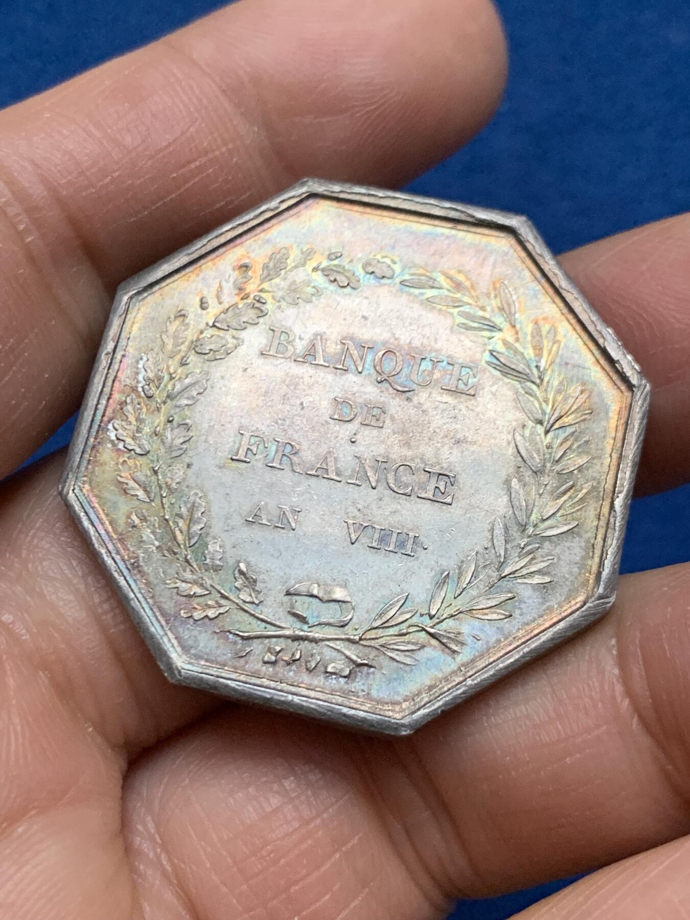 《竞宝斋》第463-465场 周日，周一，周二，3场连拍 （全场包邮）欢迎送拍 法国法兰西银行八角银质代币，五彩，铭文：智慧决定财富，23.9g，36.1mm，手指边铭