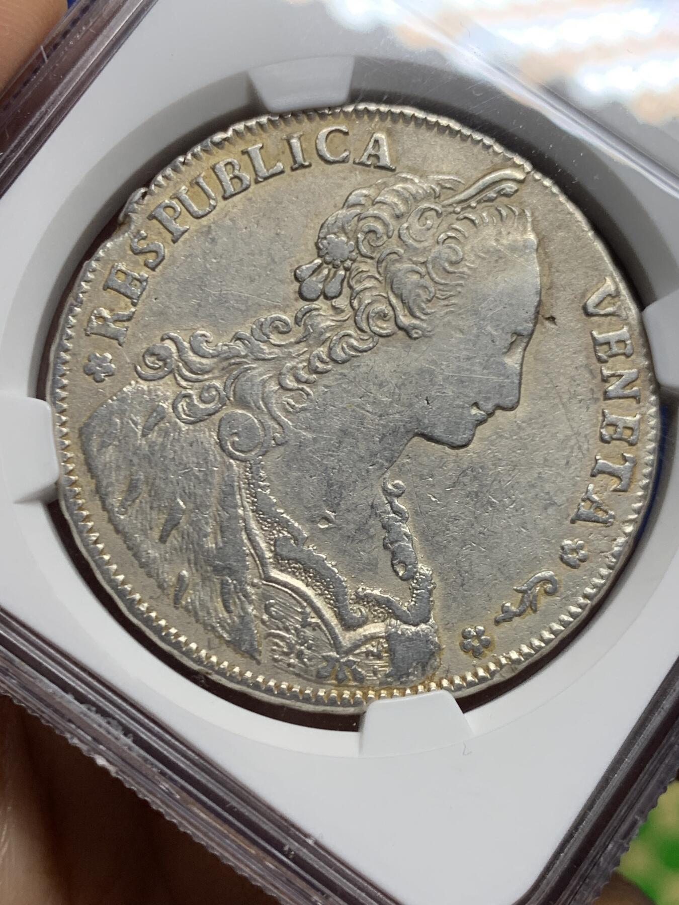 《竞宝斋》第463-465场 周日，周一，周二，3场连拍 （全场包邮）欢迎送拍 NGC XFD 意大利 威尼斯 1789年 1泰勒 银币 经典的飞狮大银币 人像面9点钟方向应是验银痕 背面应是验银戳 细节不错 稀少品种