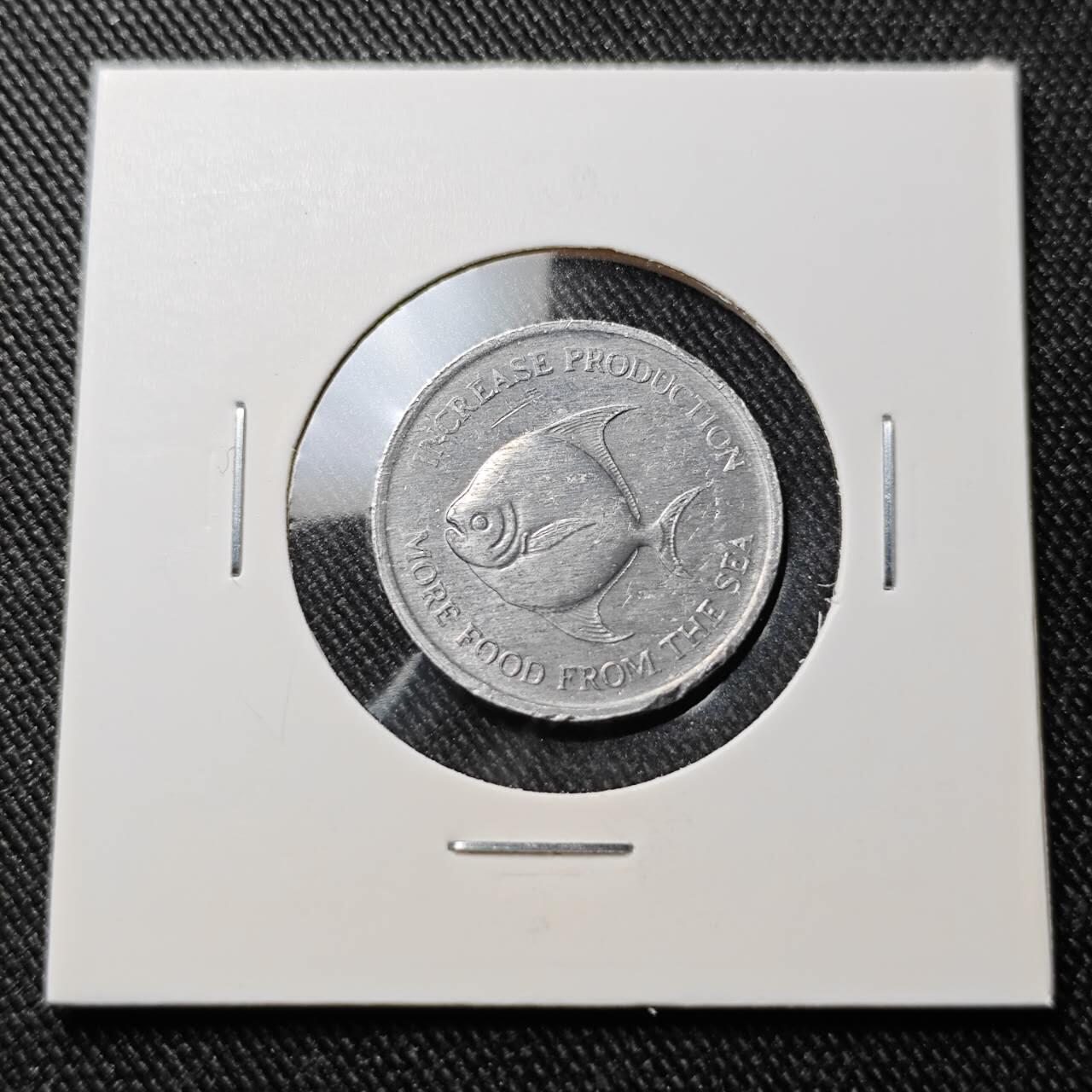 KK钱币收藏小铺  第391期  2月预留时间 周末发货  新加坡5分纪念币 鱼